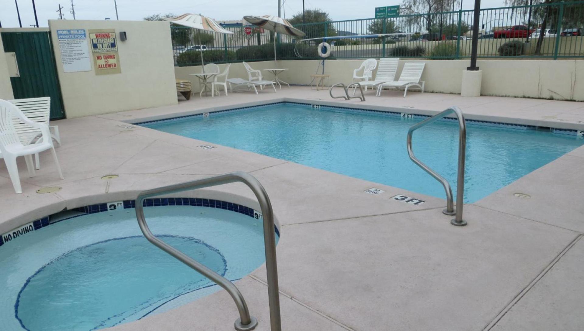 Days Inn by Wyndham Phoenix North photo 63