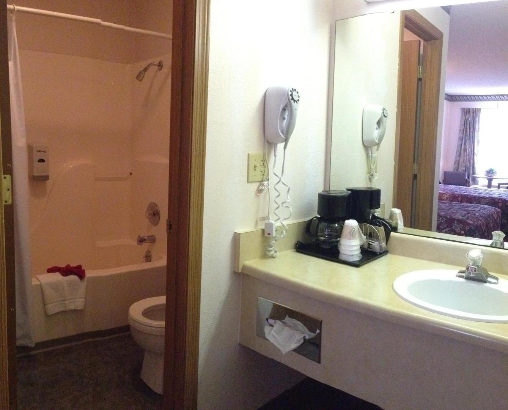 Twelve Oaks Inn photo 21