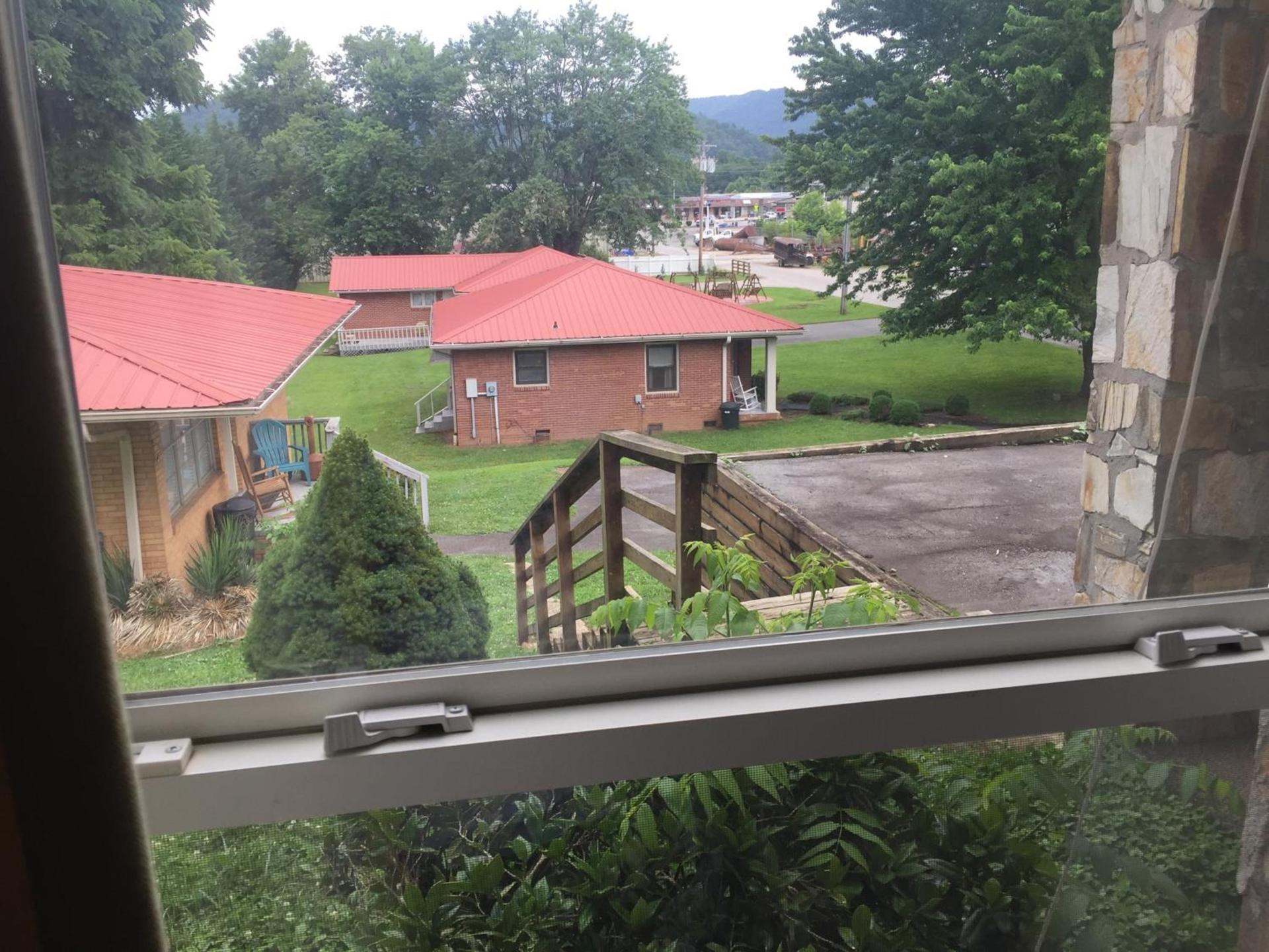 Phillips Historic Motel & Cottages photo 44