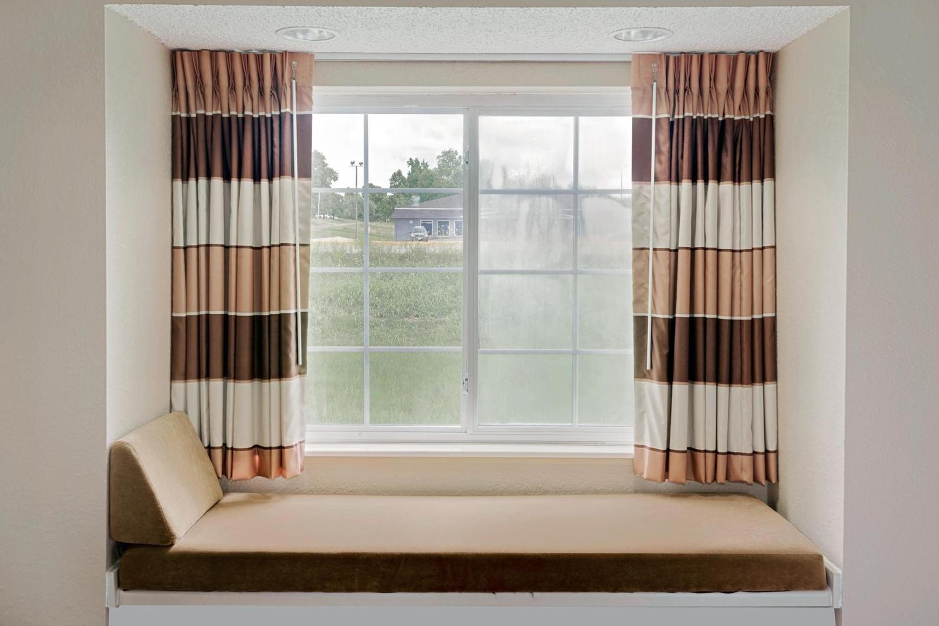 Microtel Inn & Suites by Wyndham Joplin photo 3