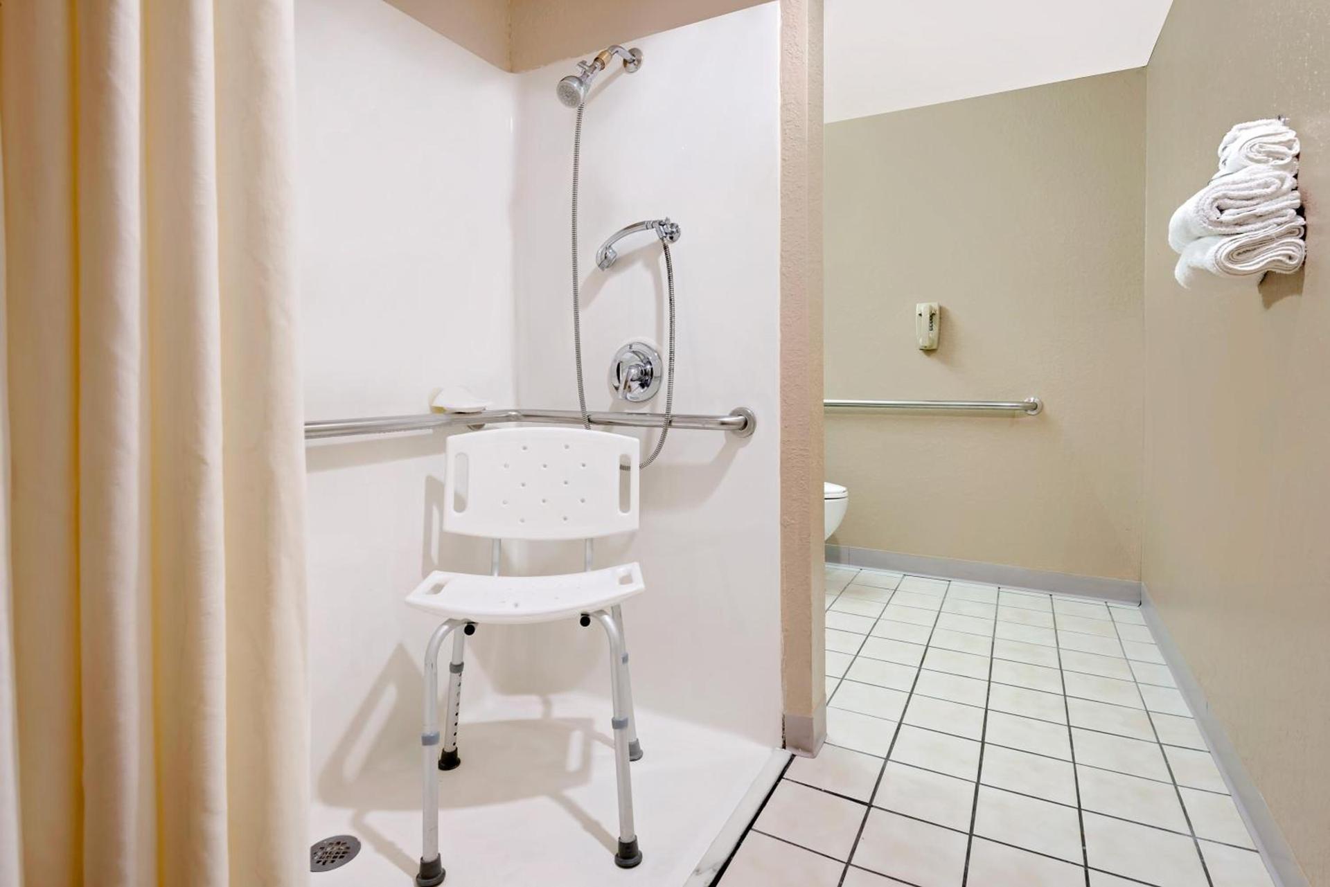 Microtel Inn & Suites by Wyndham Joplin photo 5