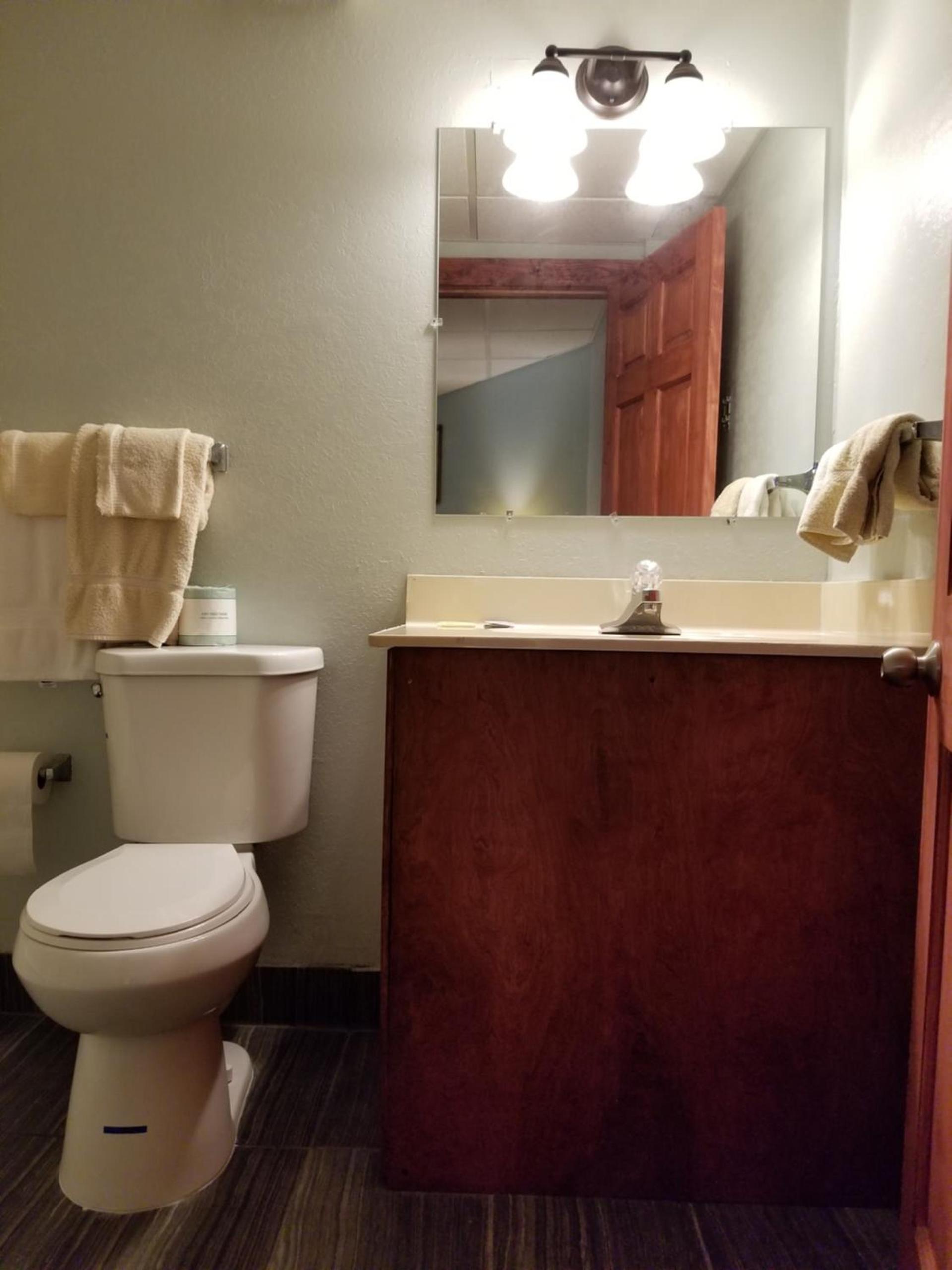 Wolds Motel - Mt. Pleasant photo 16