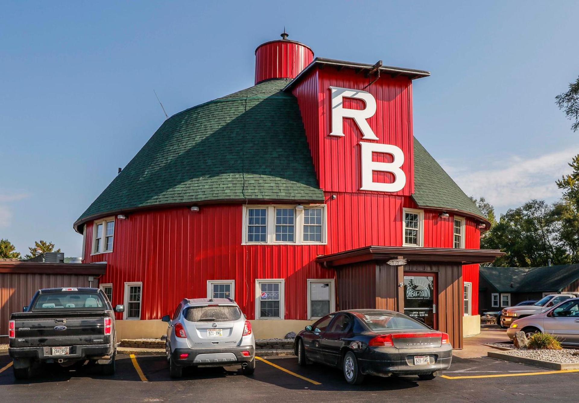 Round Barn Lodge photo 39