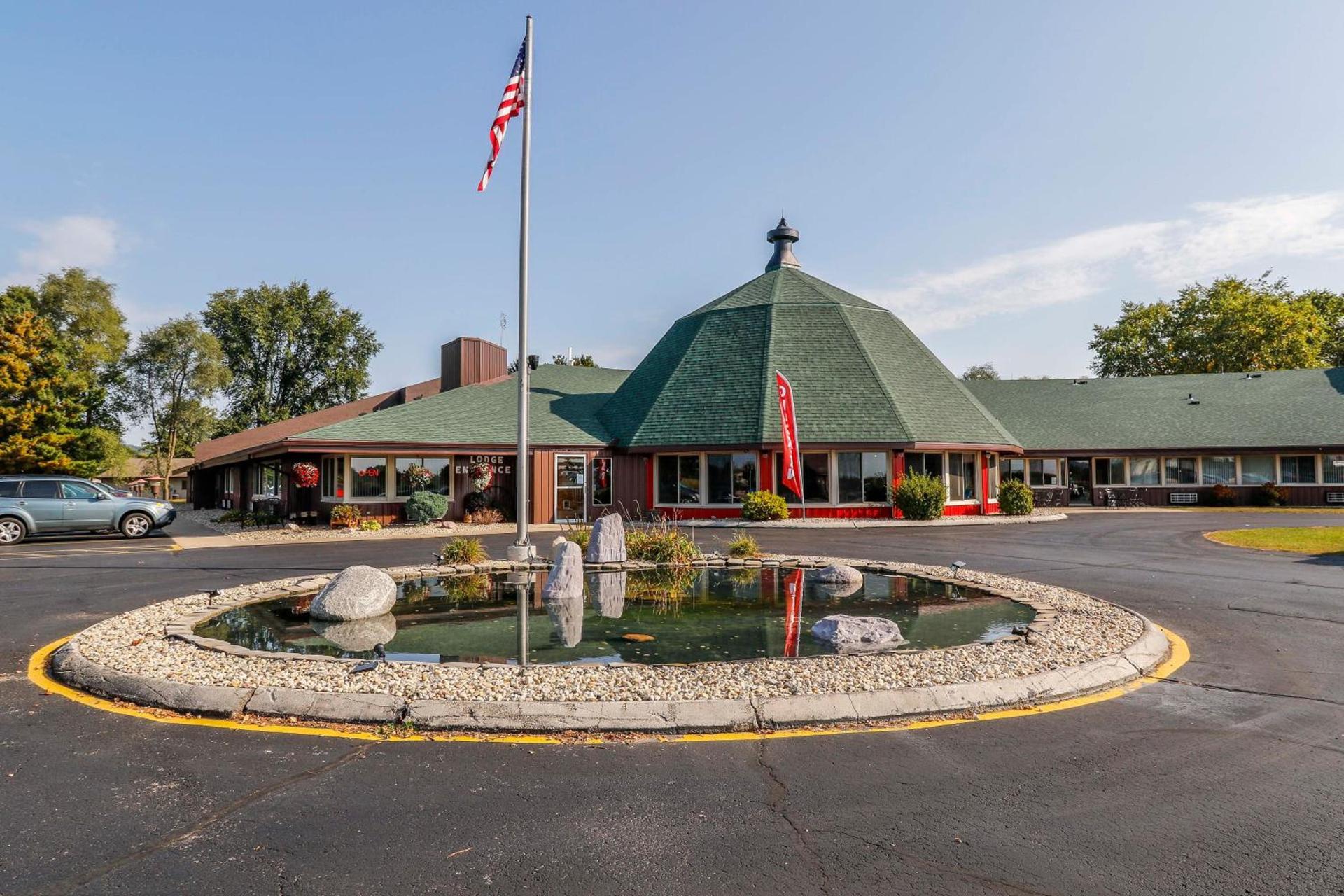 Round Barn Lodge photo 1