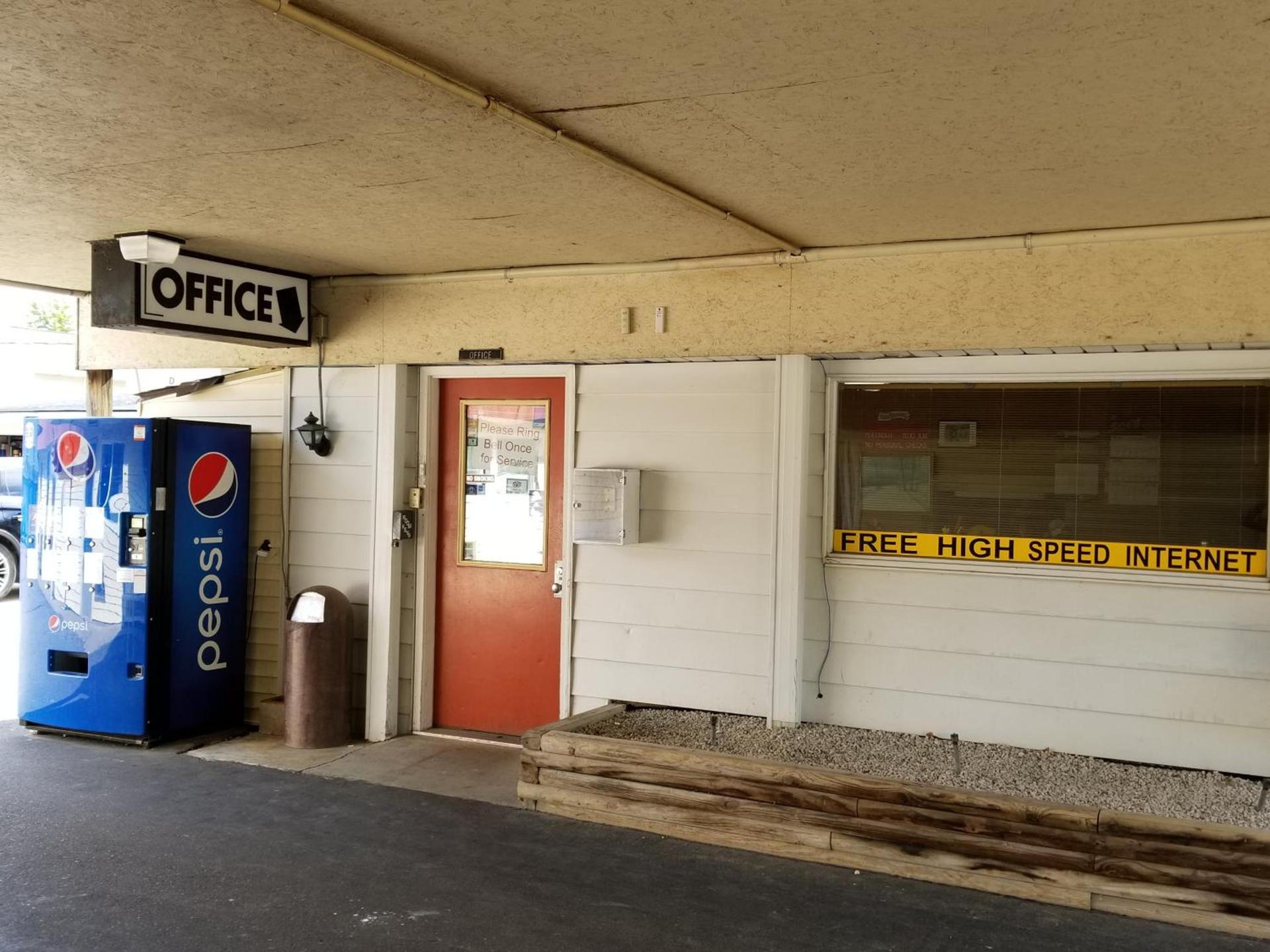 Wolds Motel - Mt. Pleasant photo 25