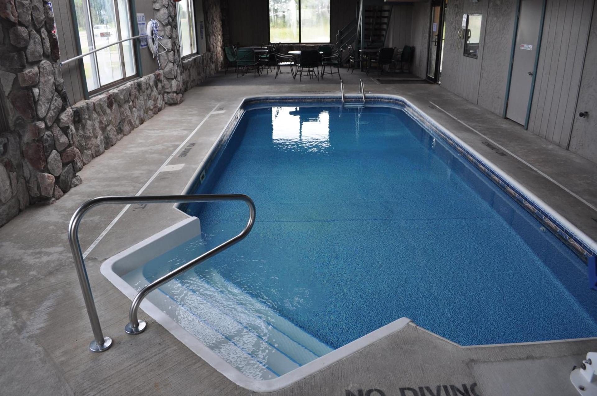 Super 8 by Wyndham Petoskey photo 12