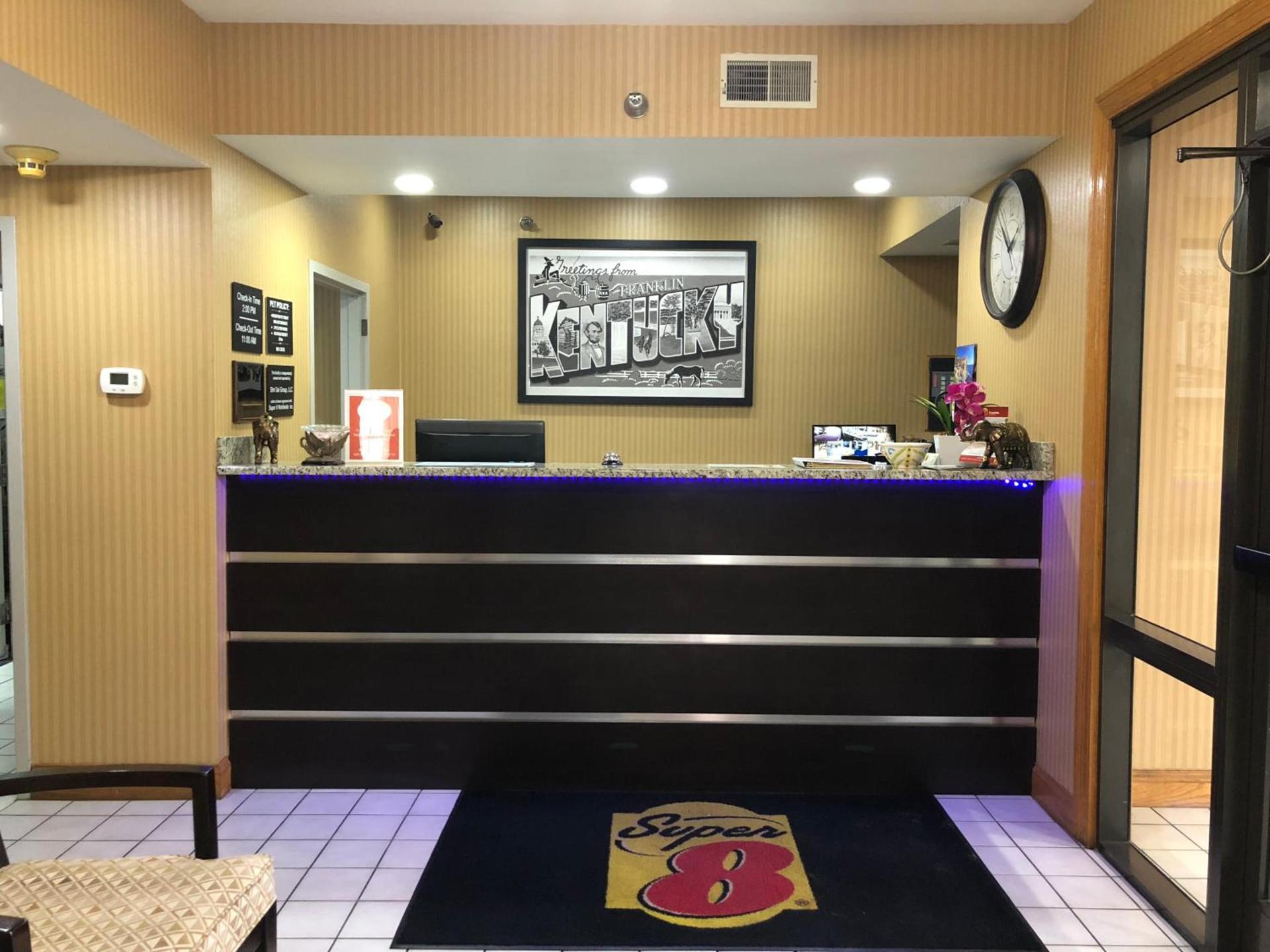 Super 8 by Wyndham Franklin Hwy 31 photo 6