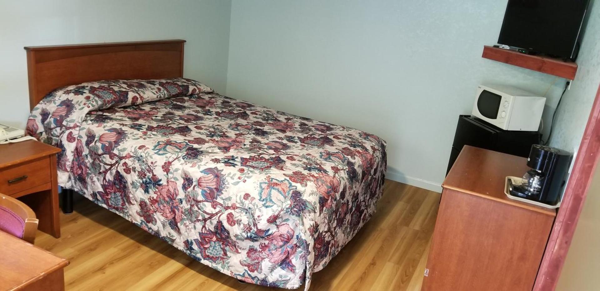 Wolds Motel - Mt. Pleasant photo 18