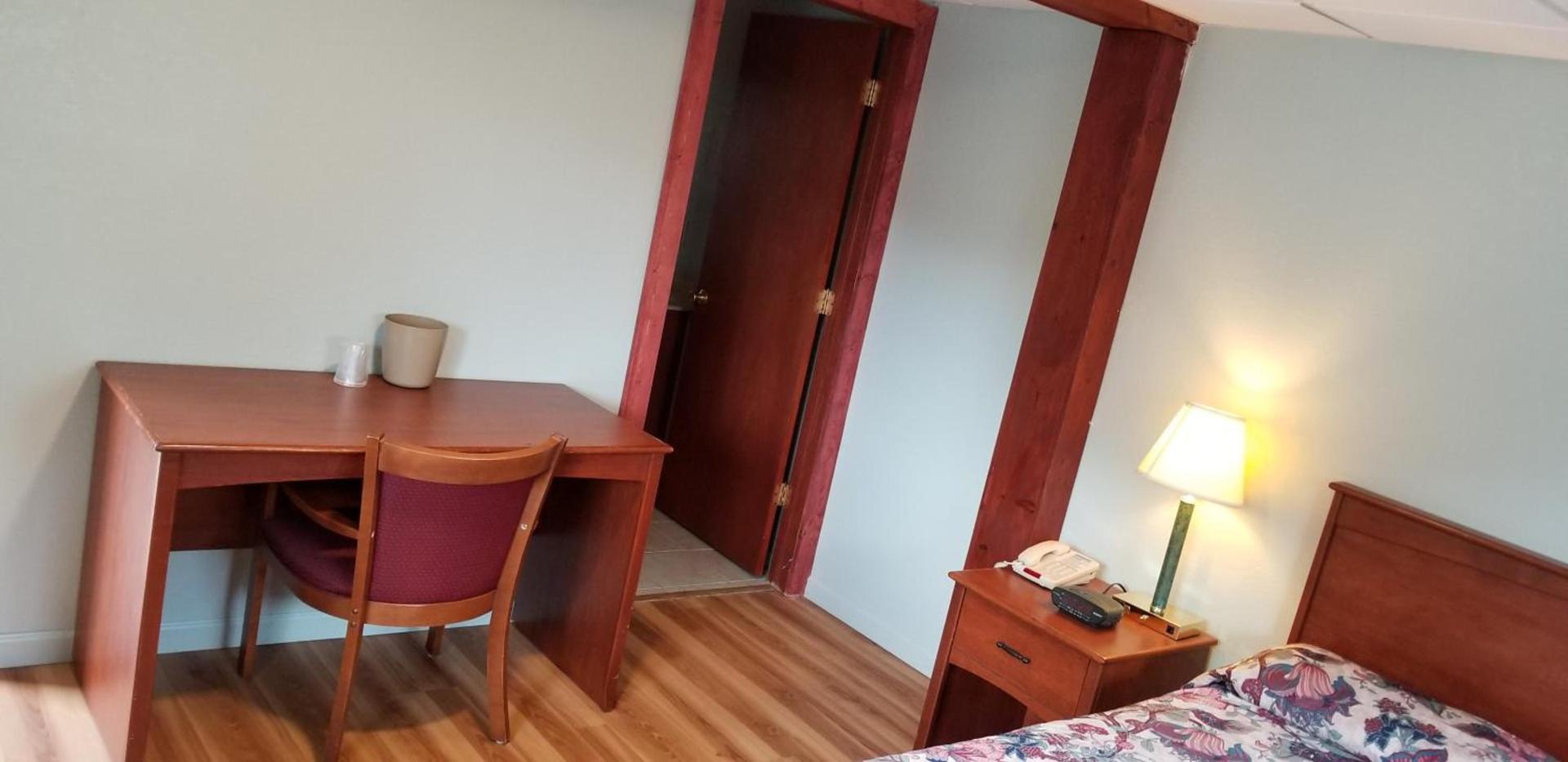 Wolds Motel - Mt. Pleasant photo 9