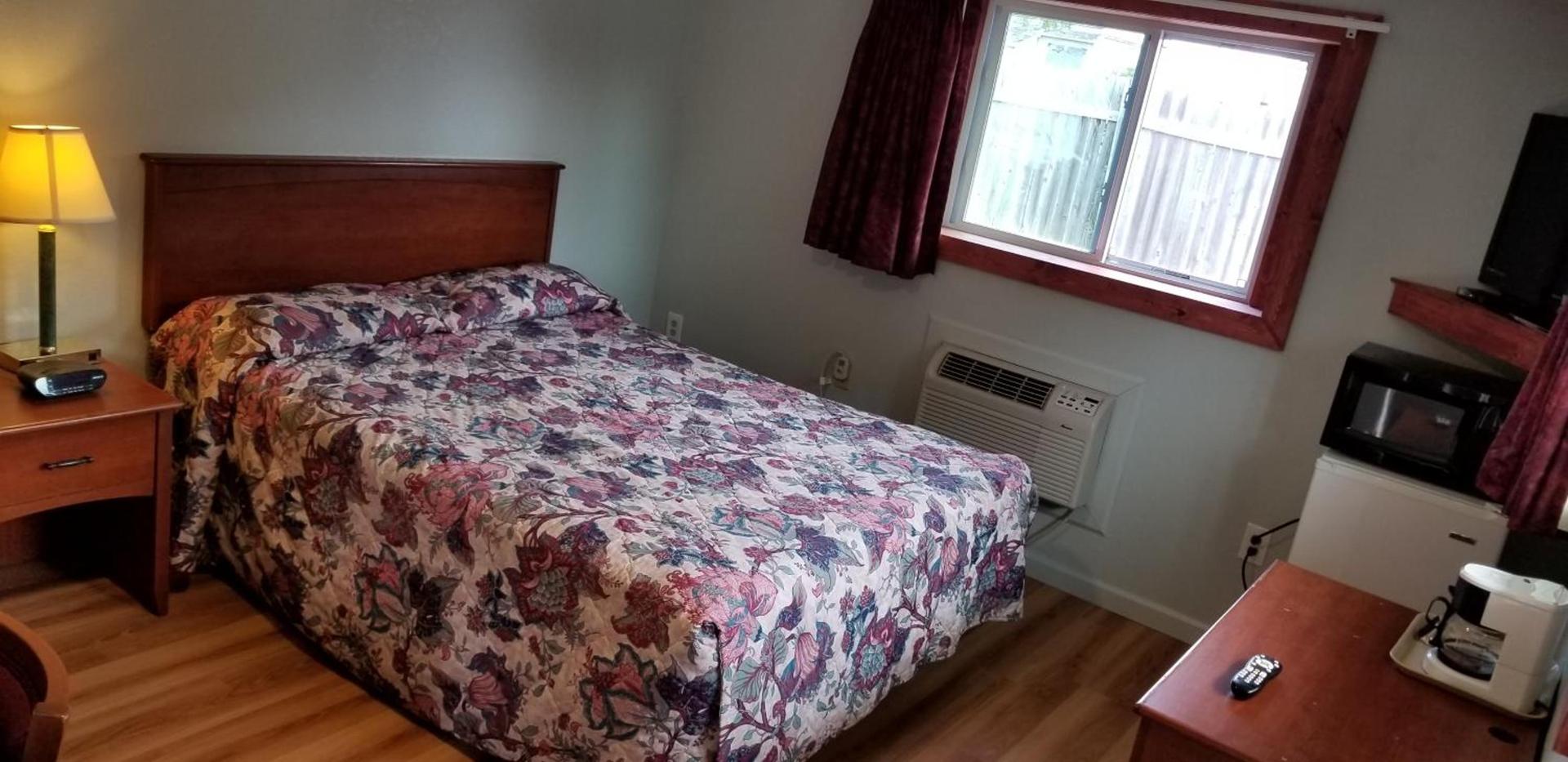 Wolds Motel - Mt. Pleasant photo 12