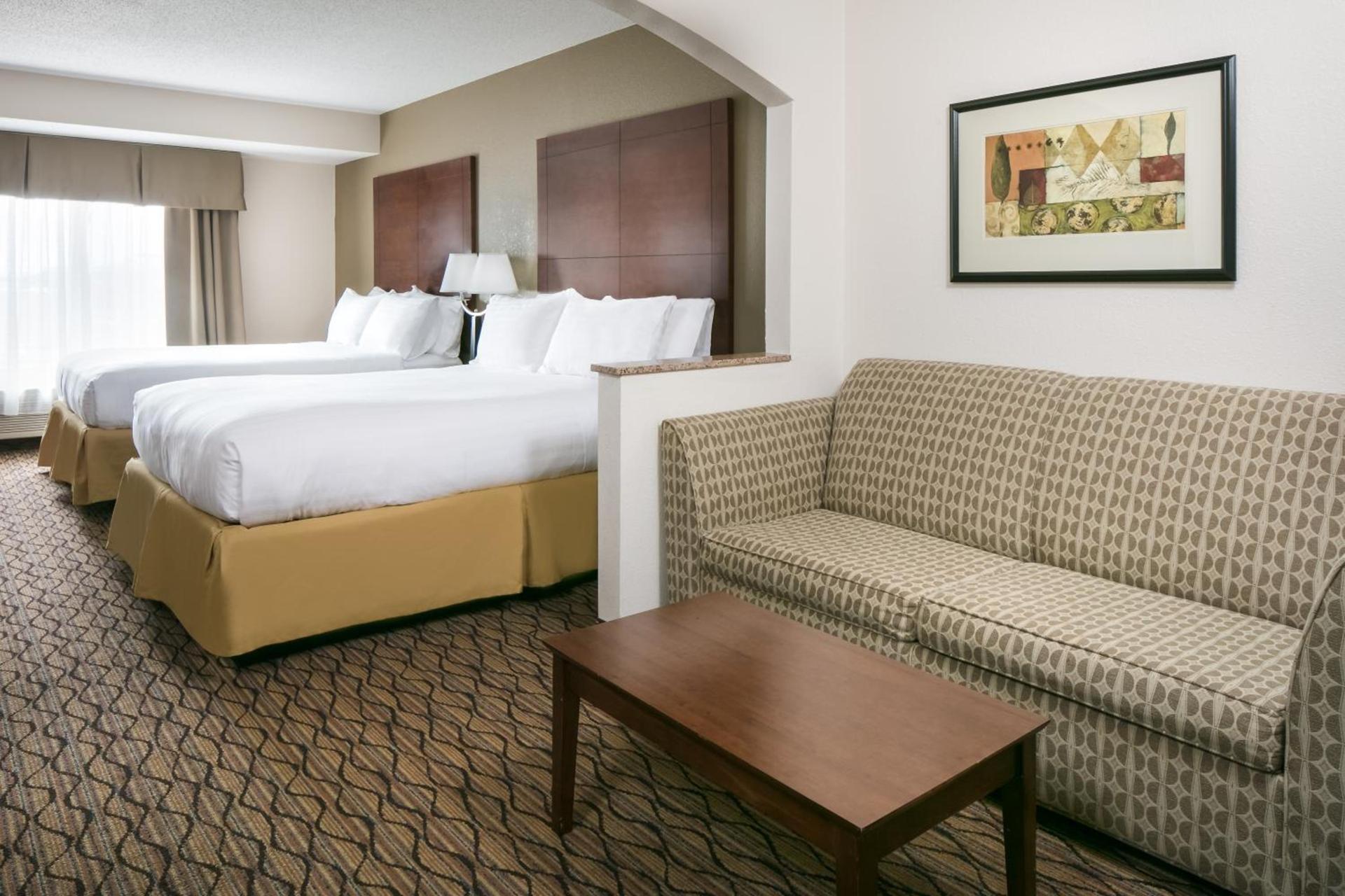 Holiday Inn Express & Suites Clinton by IHG photo 4