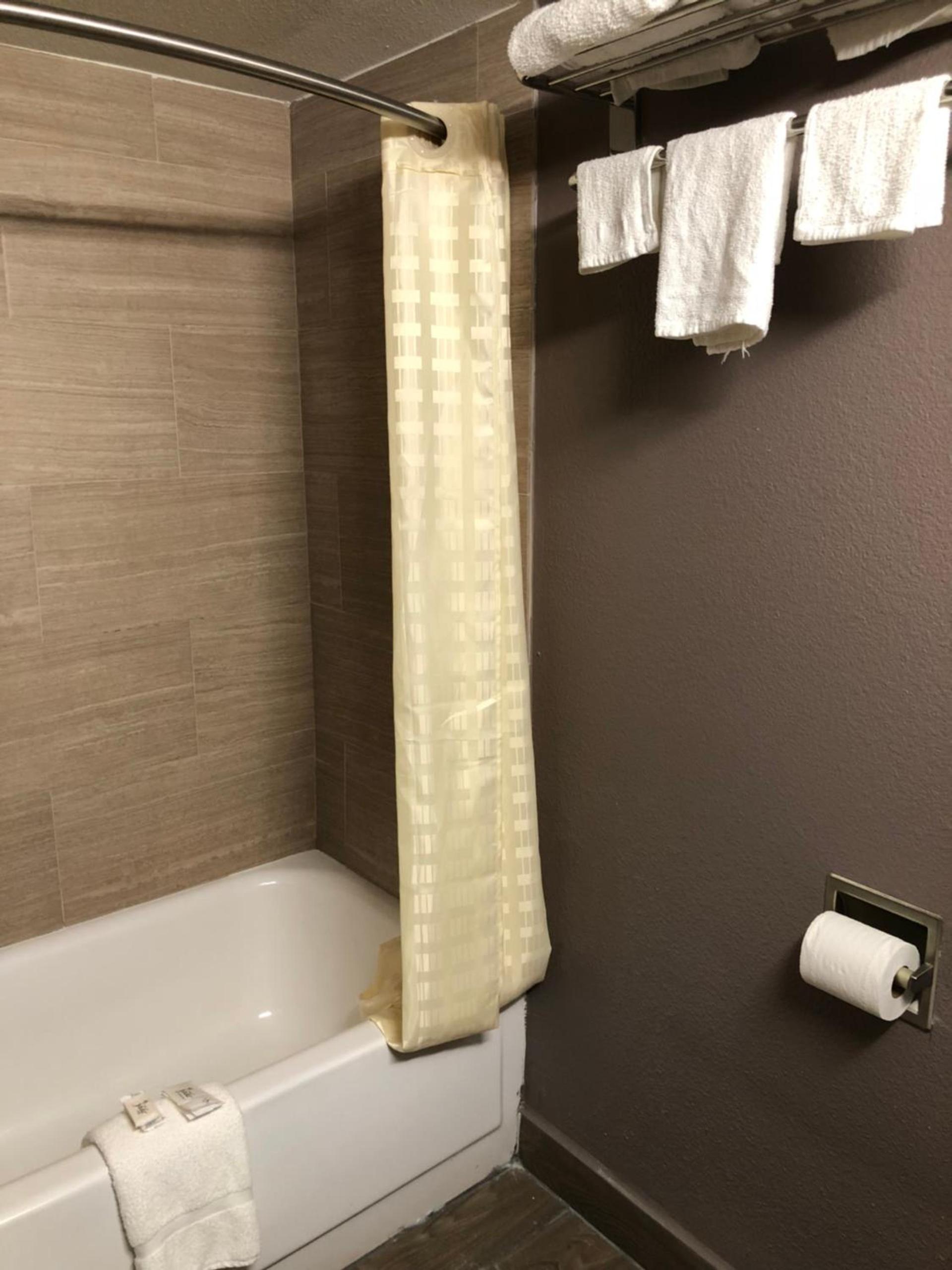 Economy Inn North Randall photo 14