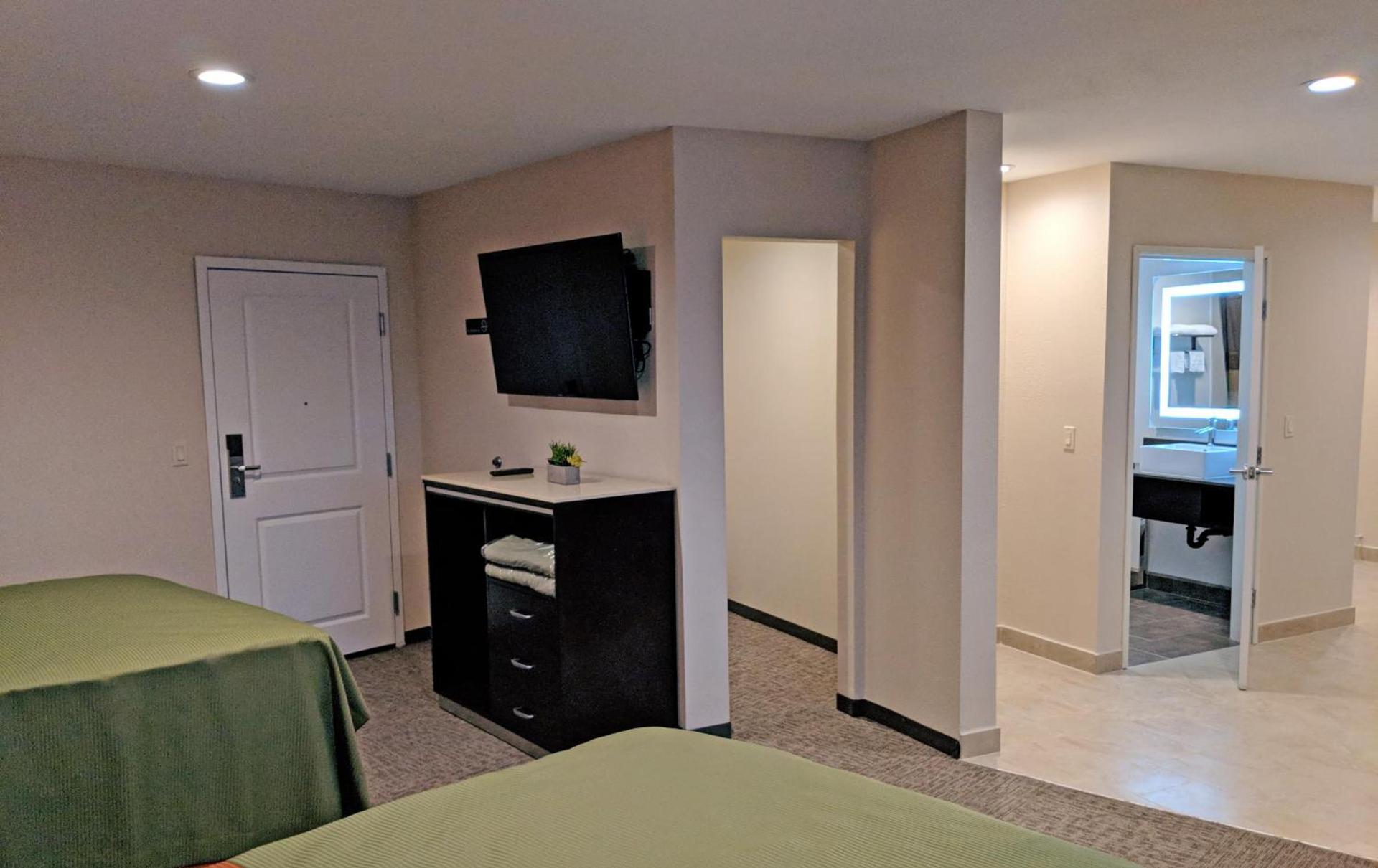 Epic Hotel photo 10