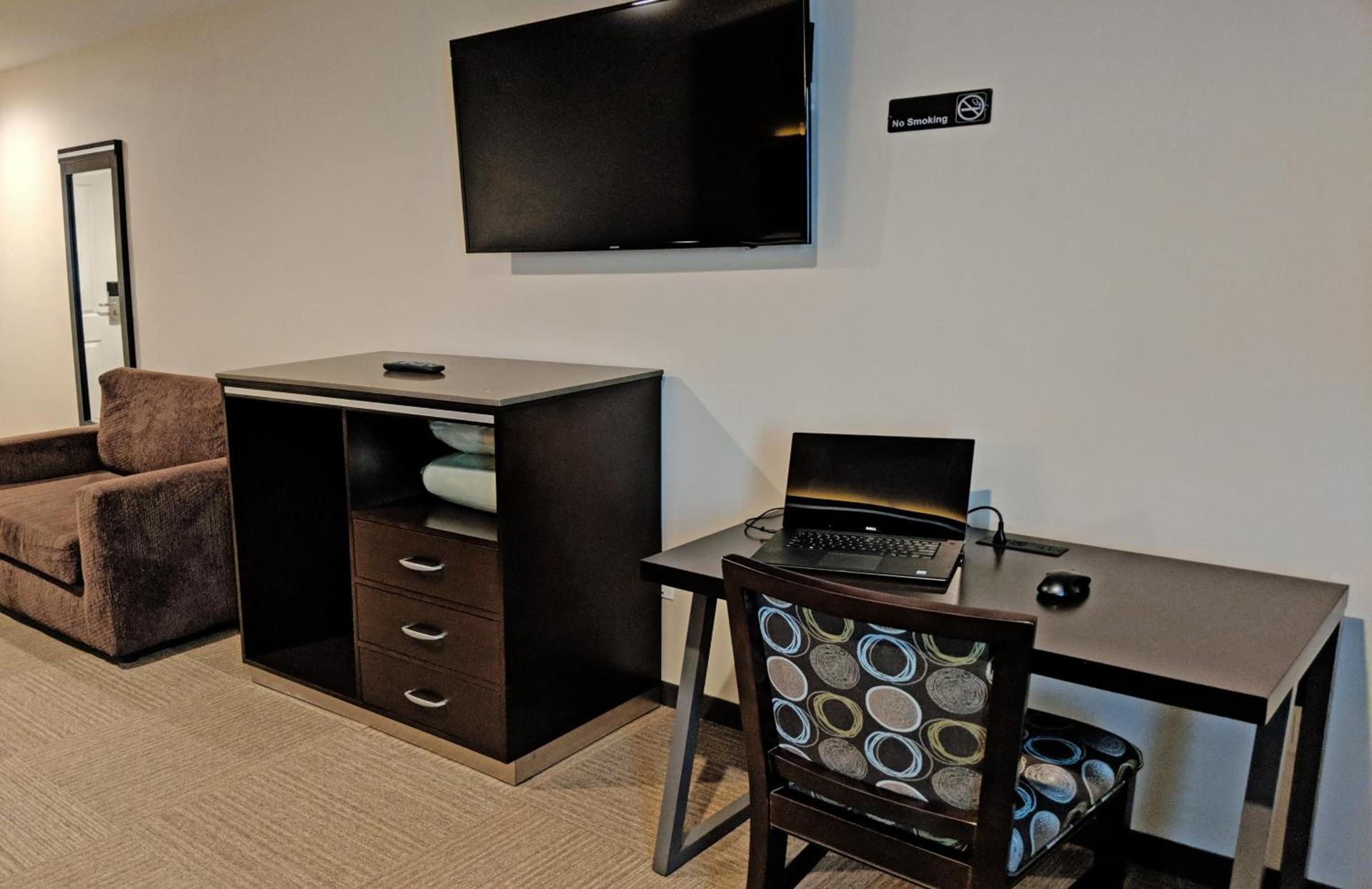 Epic Hotel photo 25