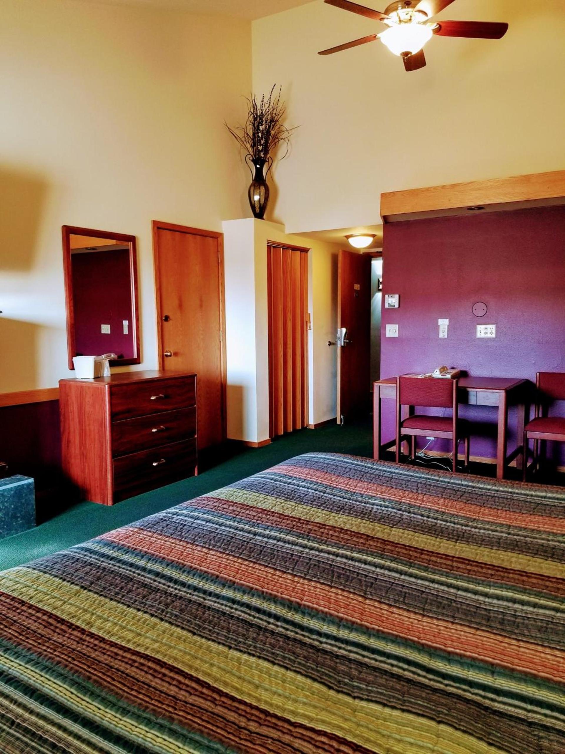 Round Barn Lodge photo 30