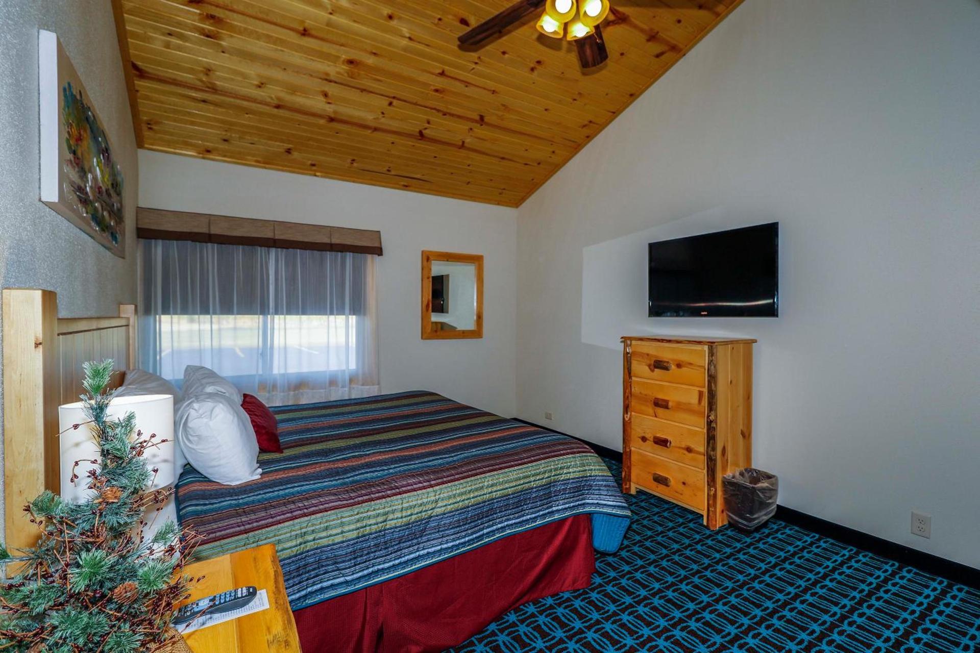 Round Barn Lodge photo 26