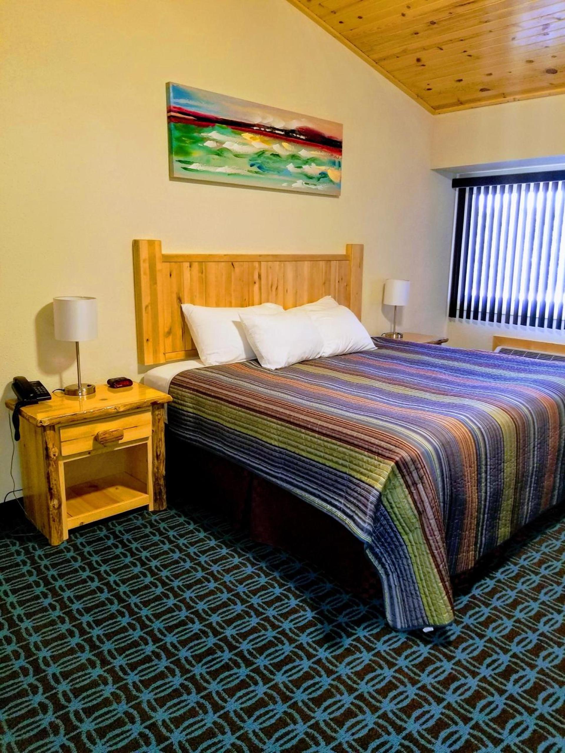 Round Barn Lodge photo 14