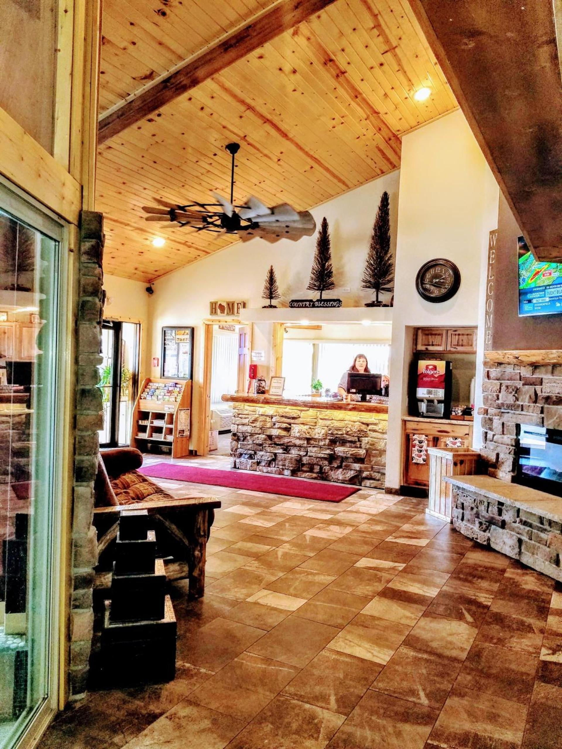 Round Barn Lodge photo 11