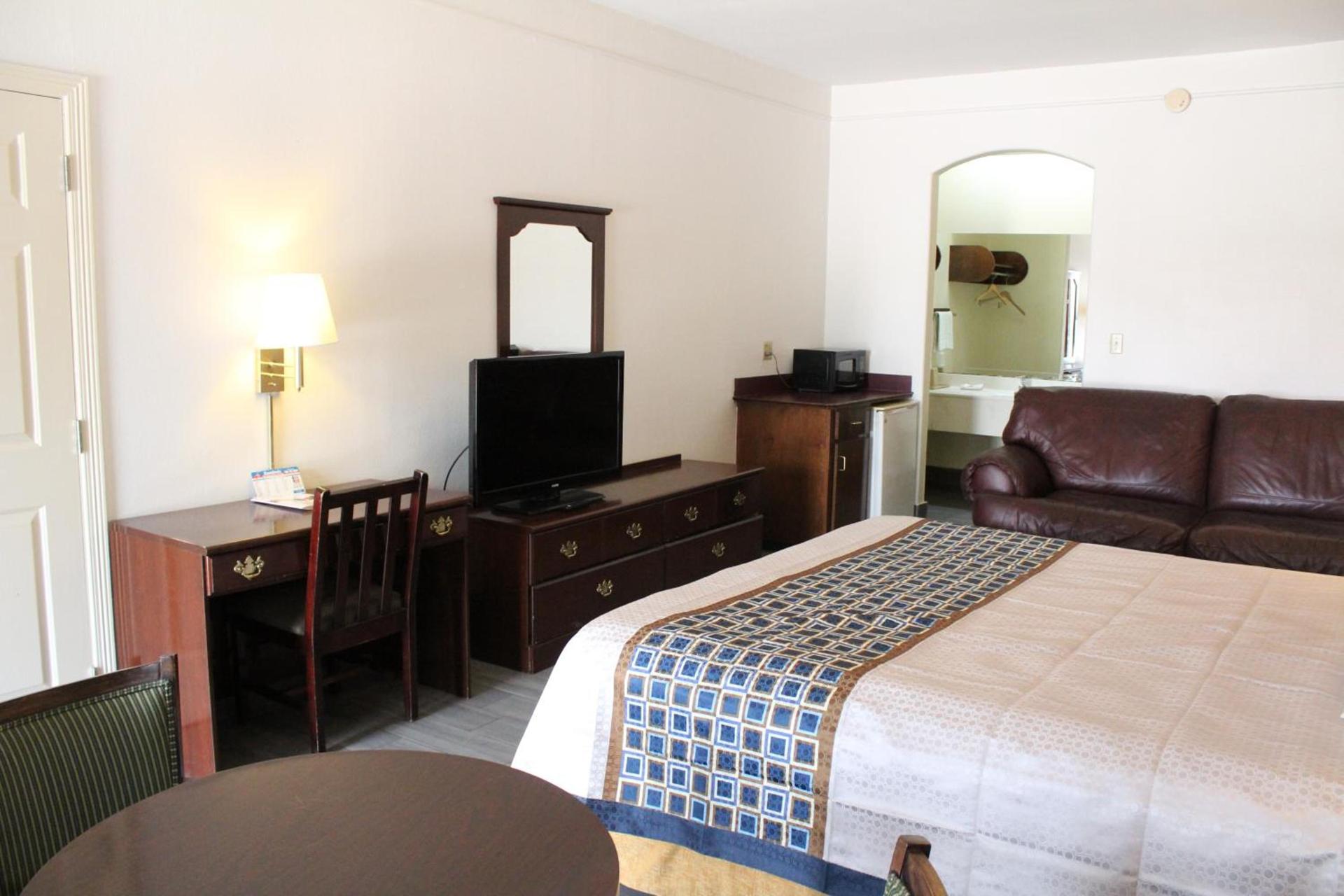 Texas Inn Downtown McAllen photo 18