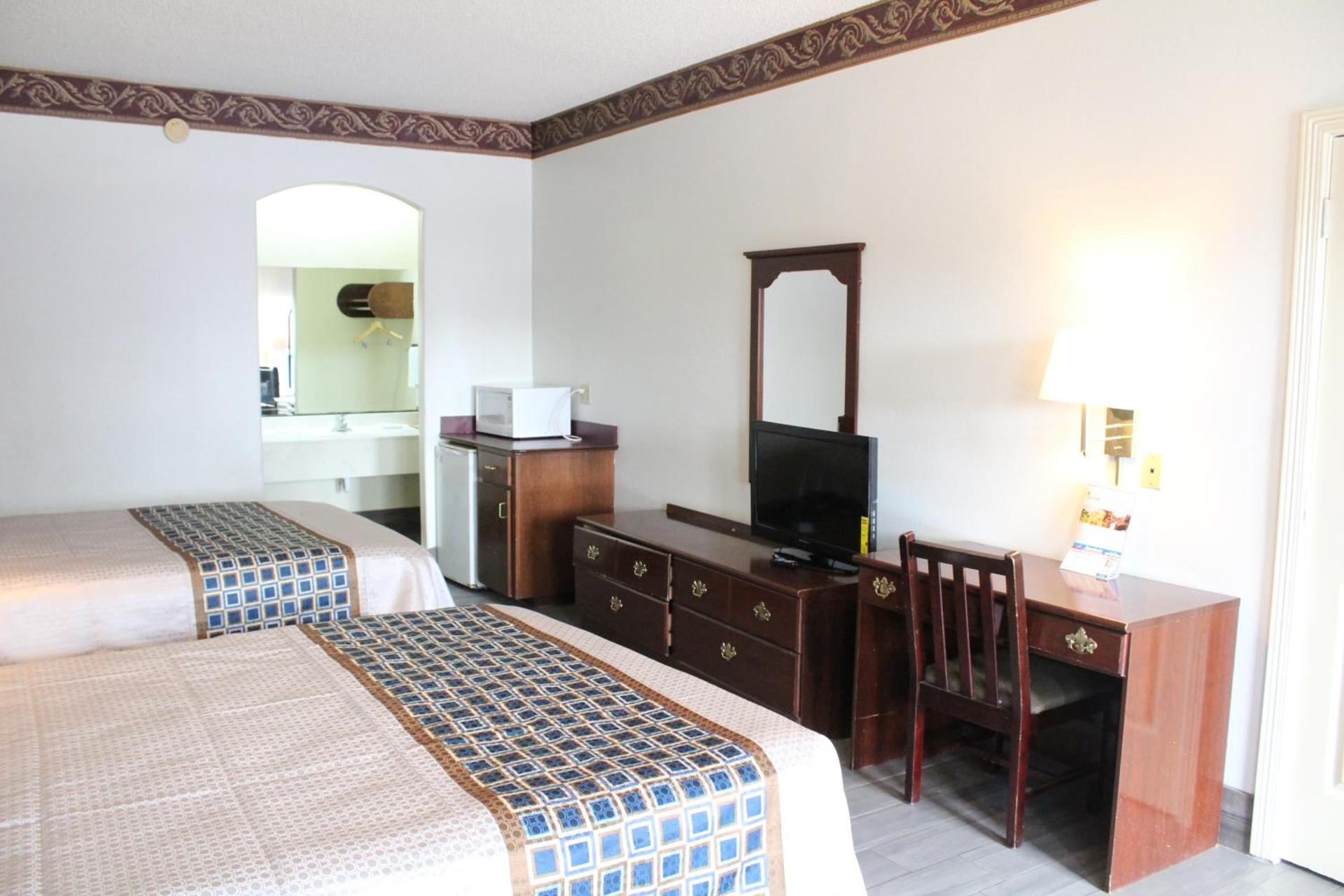 Texas Inn Downtown McAllen photo 14
