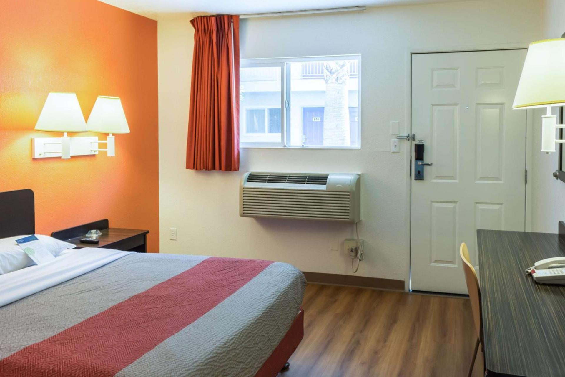 Motel 6-Bakersfield, CA - East photo 47
