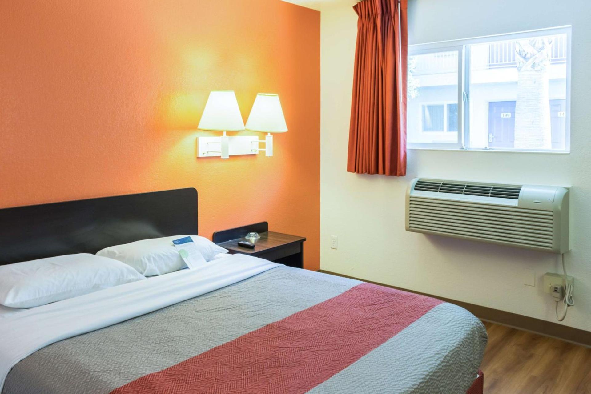 Motel 6-Bakersfield, CA - East photo 51