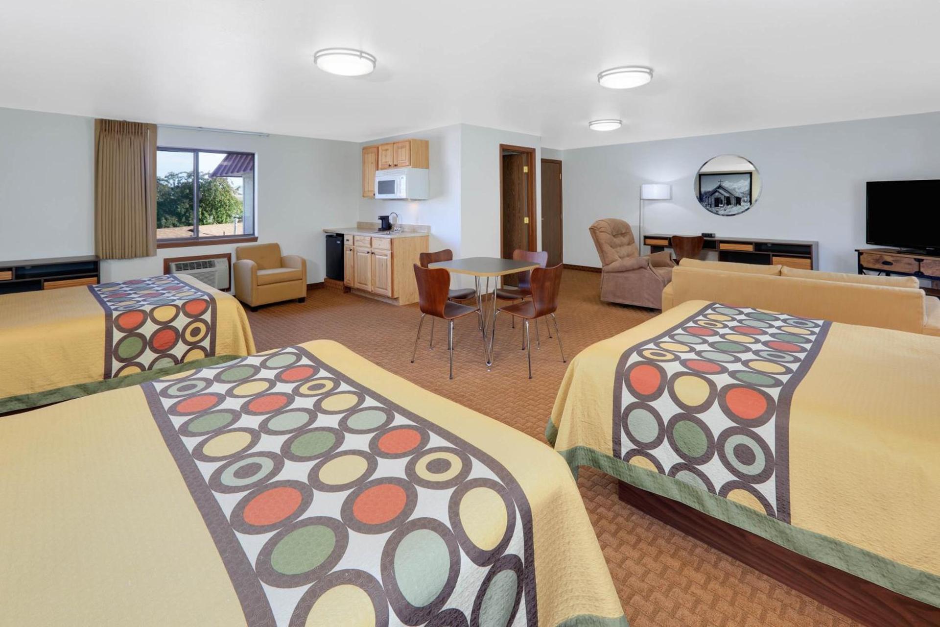 Super 8 by Wyndham Cody photo 24