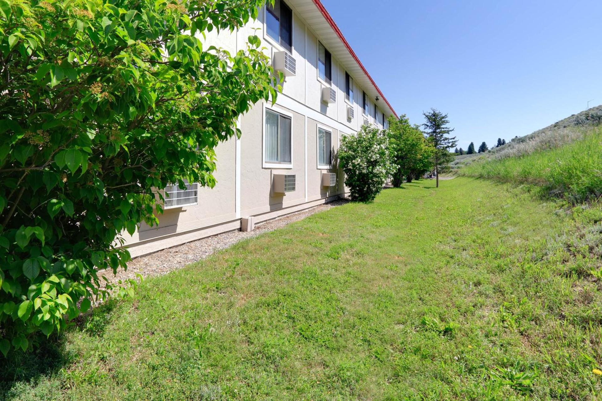 Super 8 by Wyndham Cody photo 15