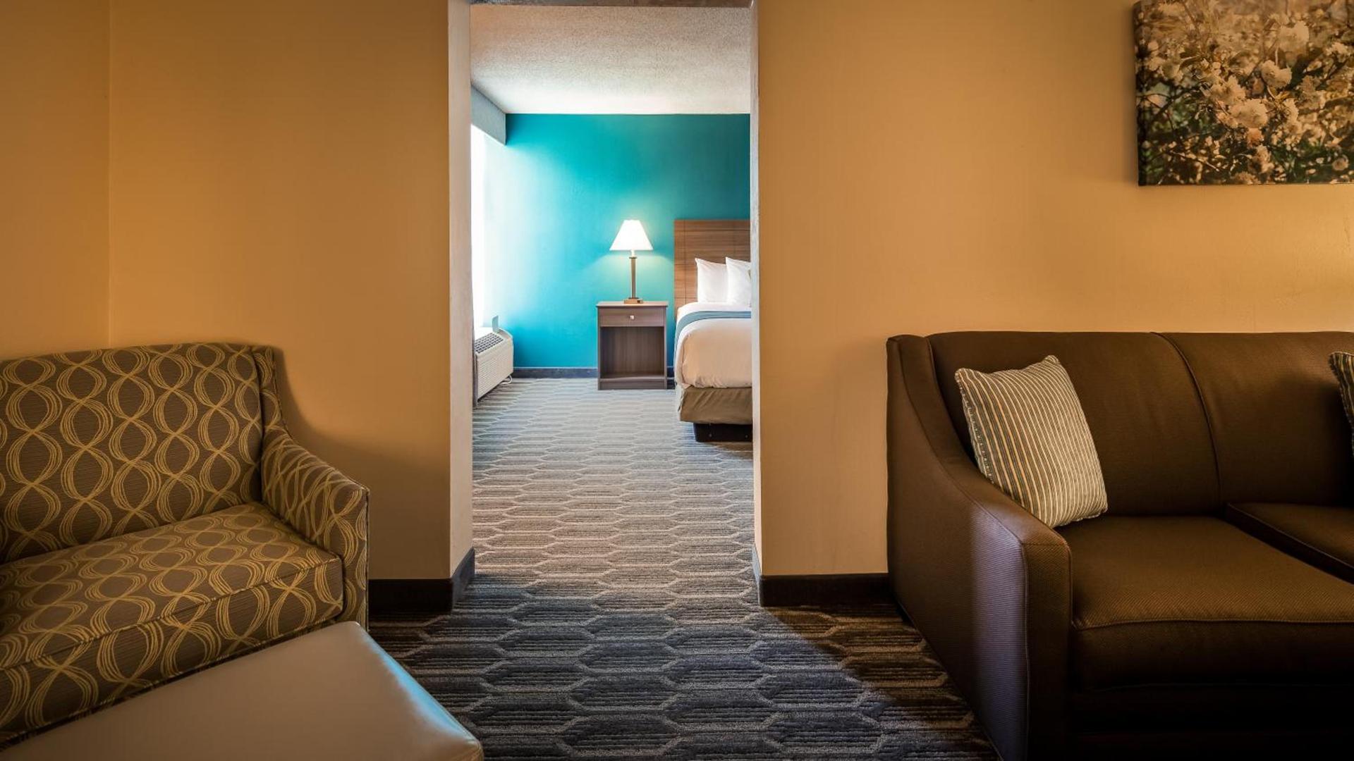 Best Western Plus Yadkin Valley Inn & Suites photo 36