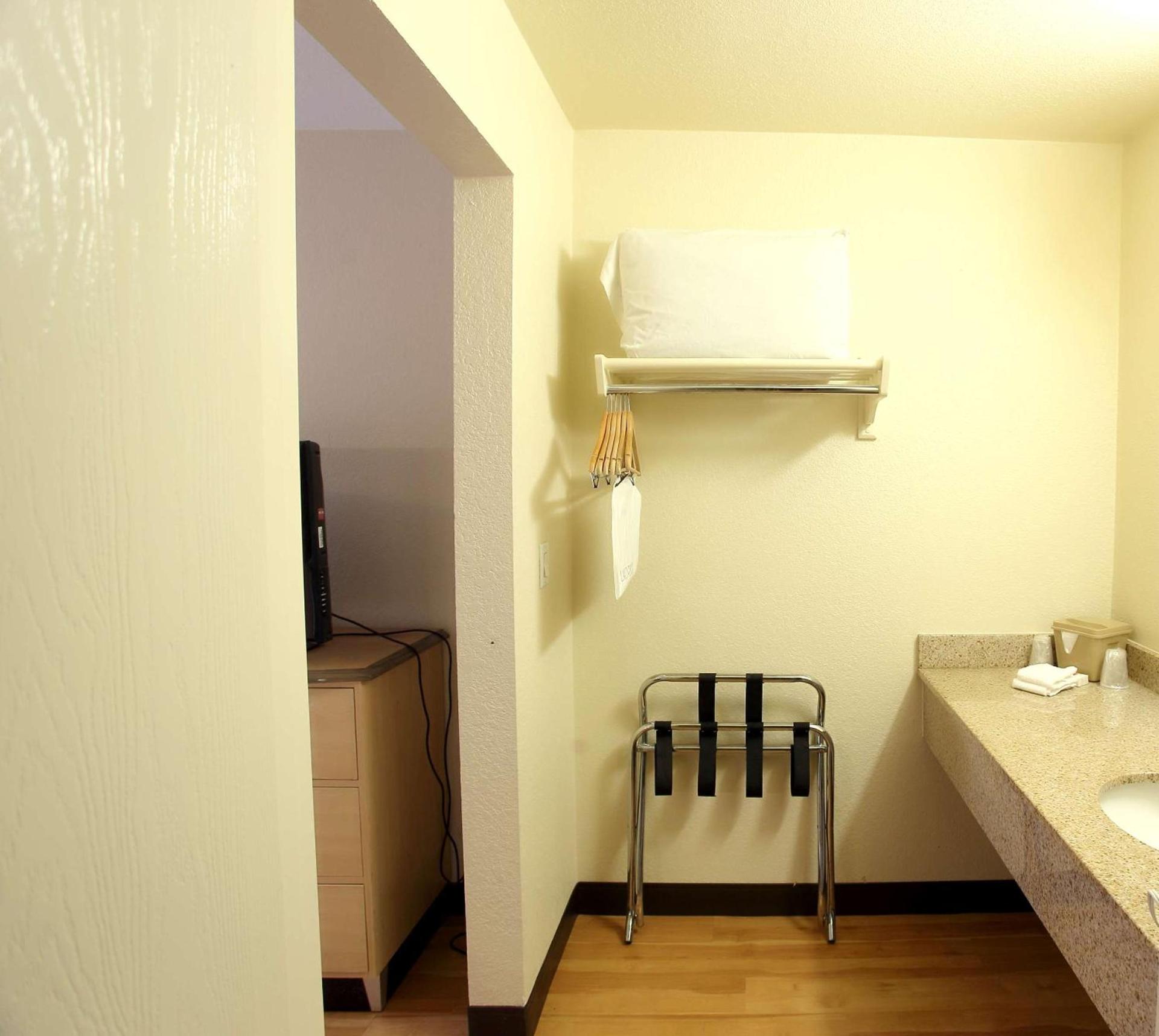 California Inn and Suites, Rancho Cordova photo 19