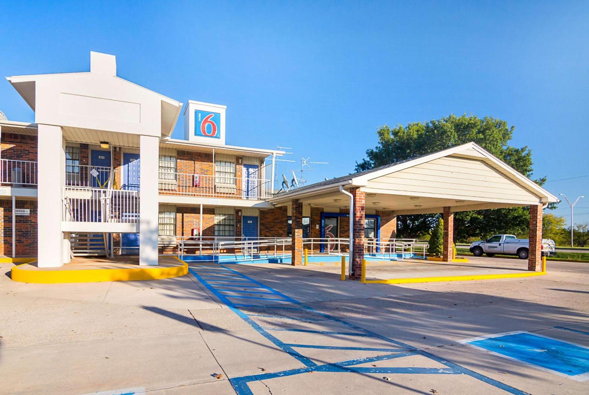 Motel 6-Lawton, OK photo 3