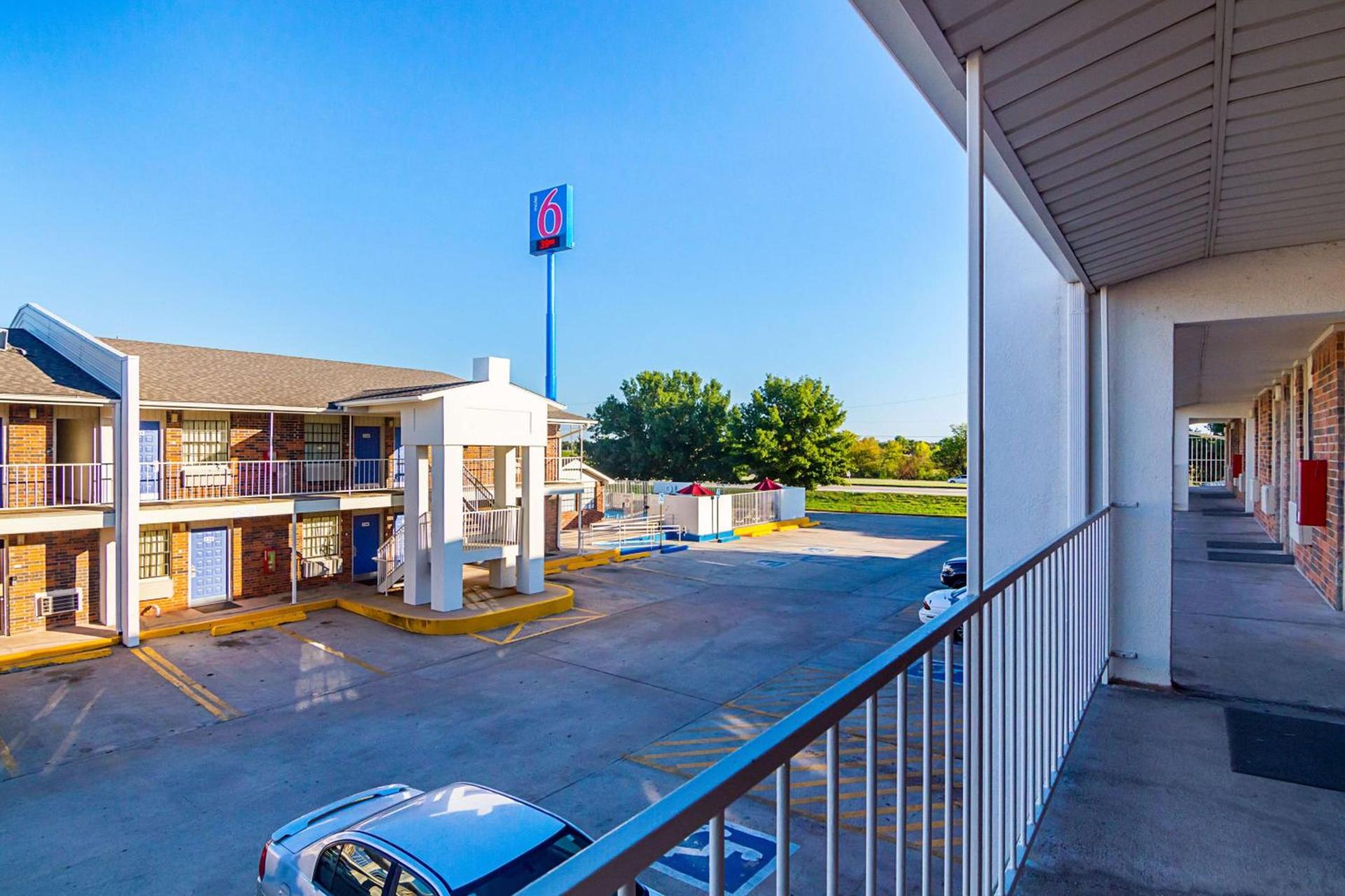 Motel 6-Lawton, OK photo 4