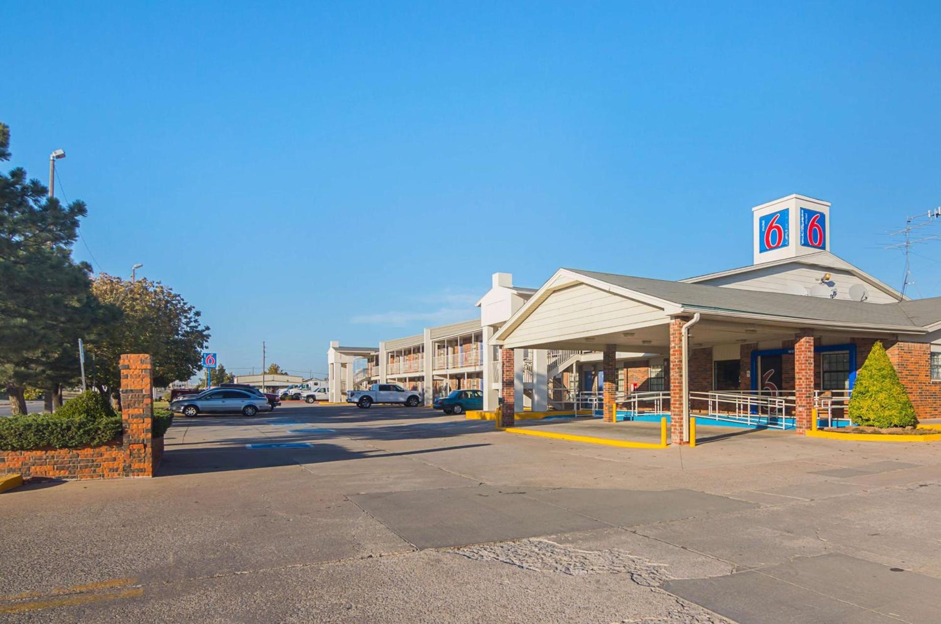 Motel 6-Lawton, OK photo 2