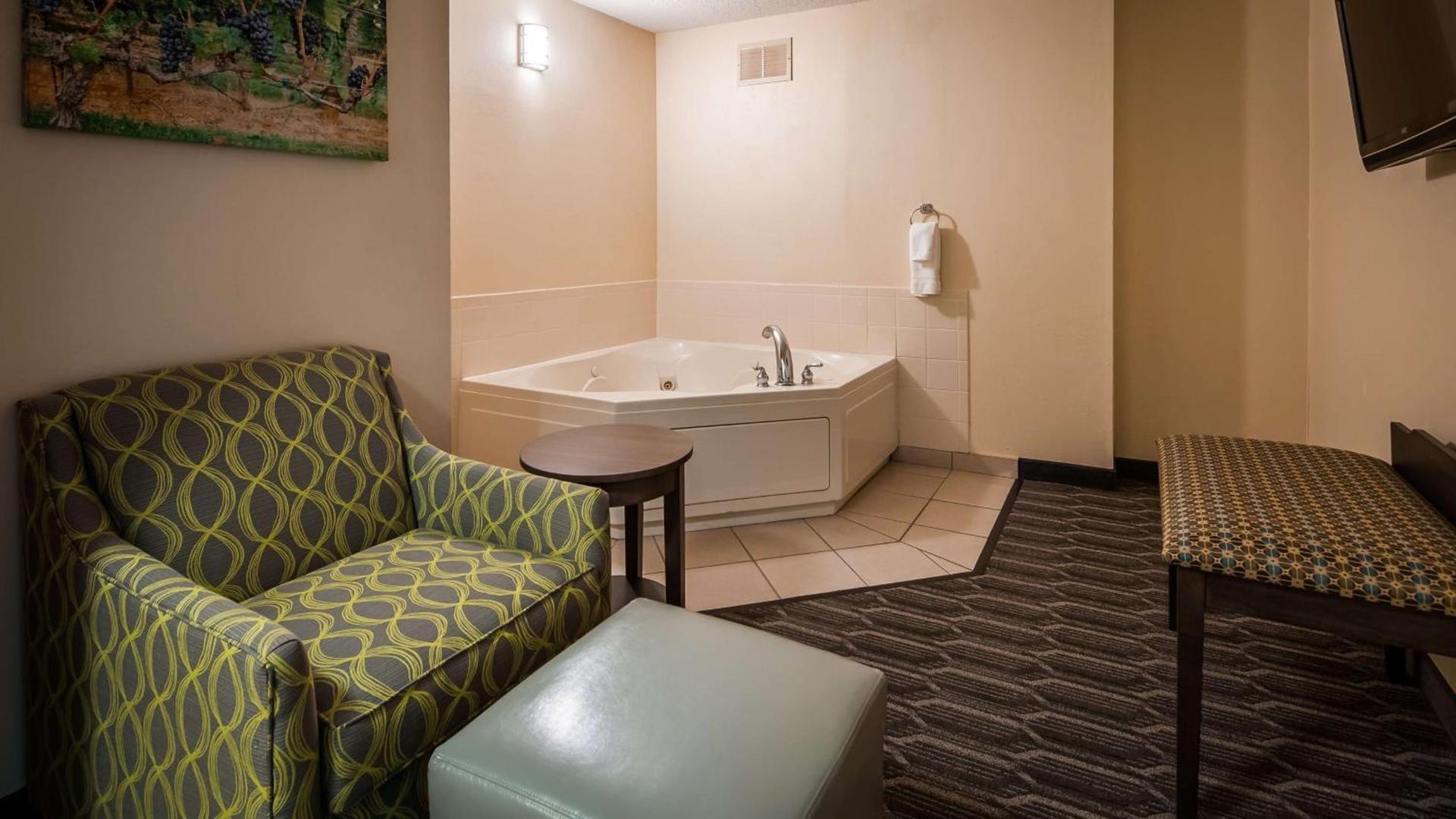 Best Western Plus Yadkin Valley Inn & Suites photo 26
