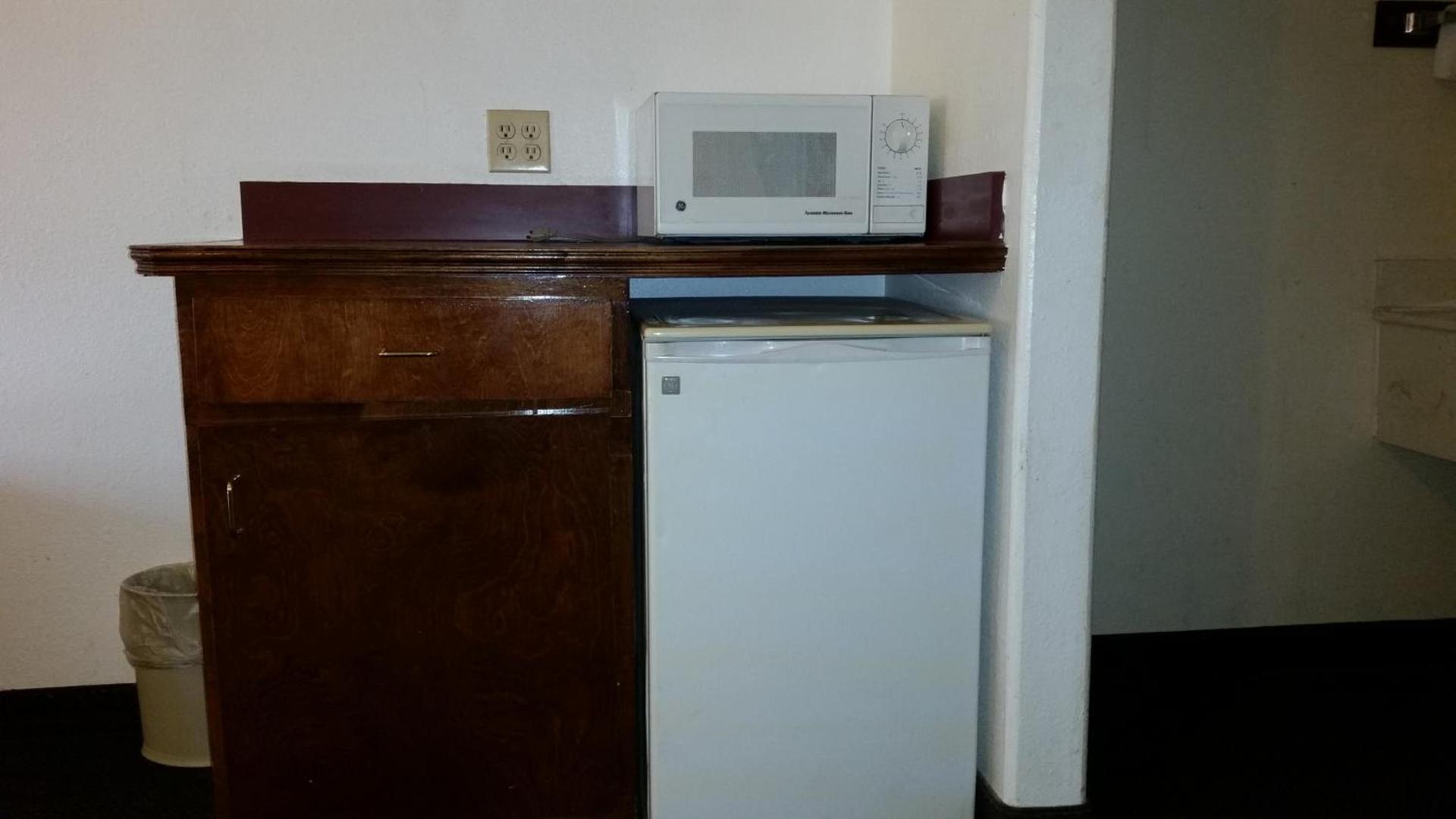 Texas Inn Downtown McAllen photo 11