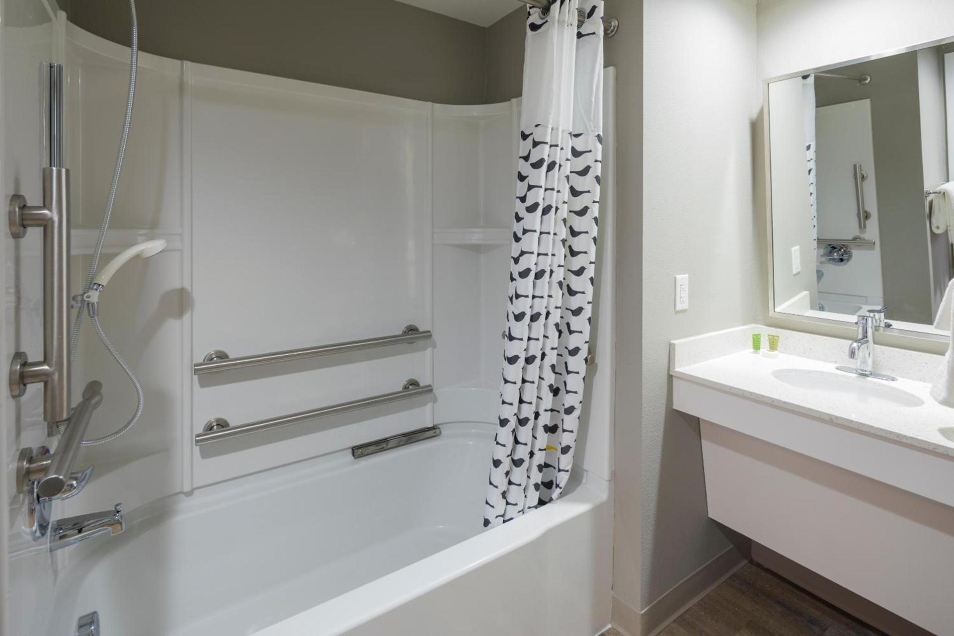 Uptown Suites Extended Stay Miami FL – Homestead photo 13