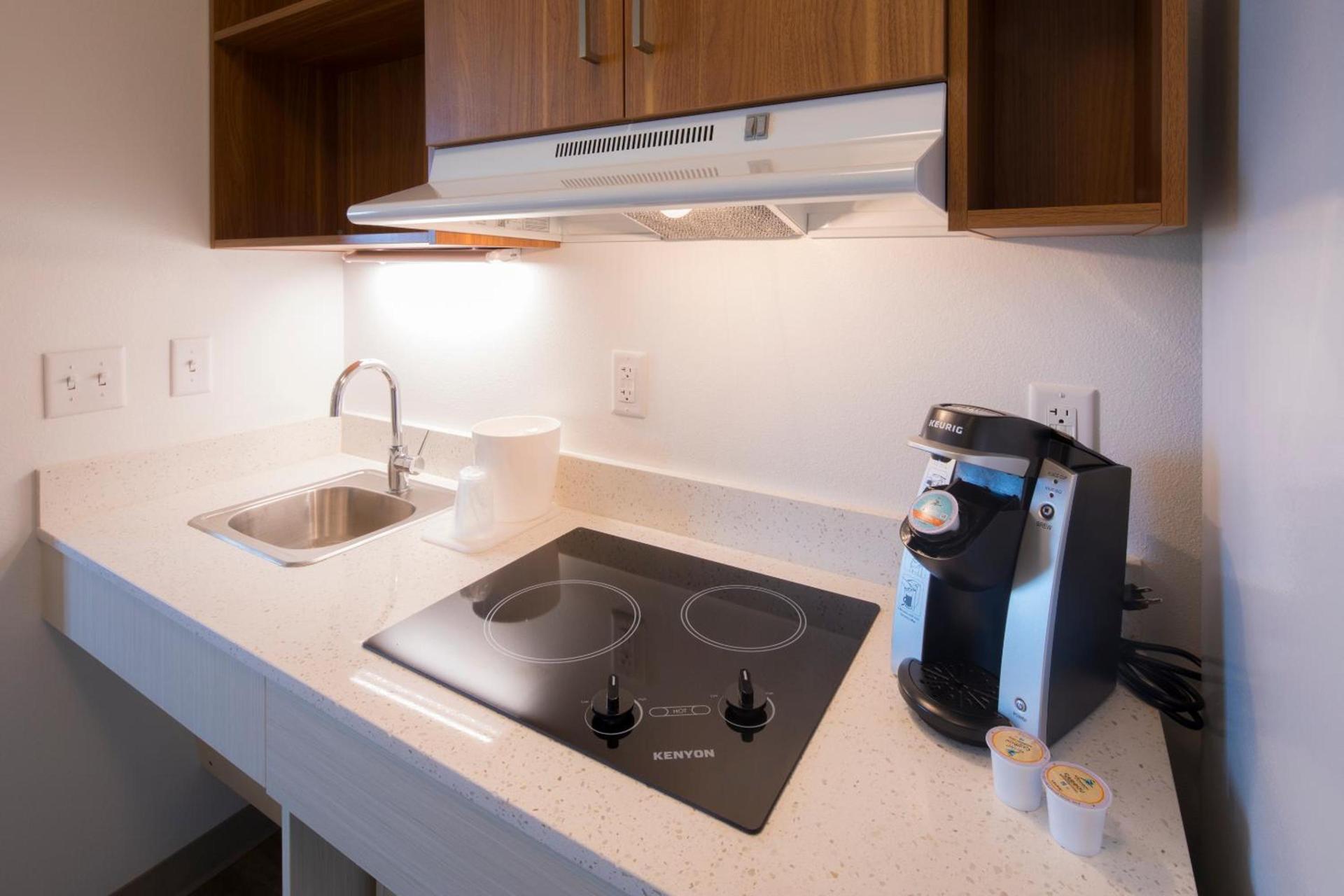 Uptown Suites Extended Stay Miami FL – Homestead photo 16