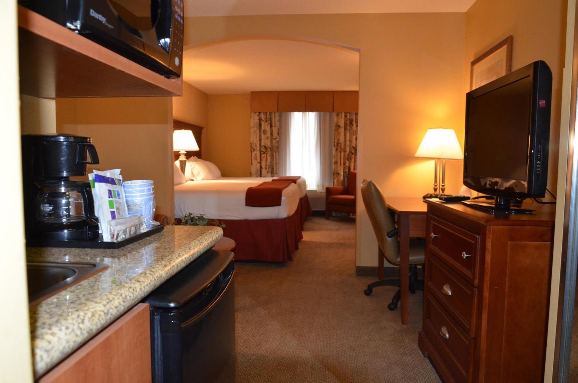Holiday Inn Express & Suites Bloomington by IHG photo 5