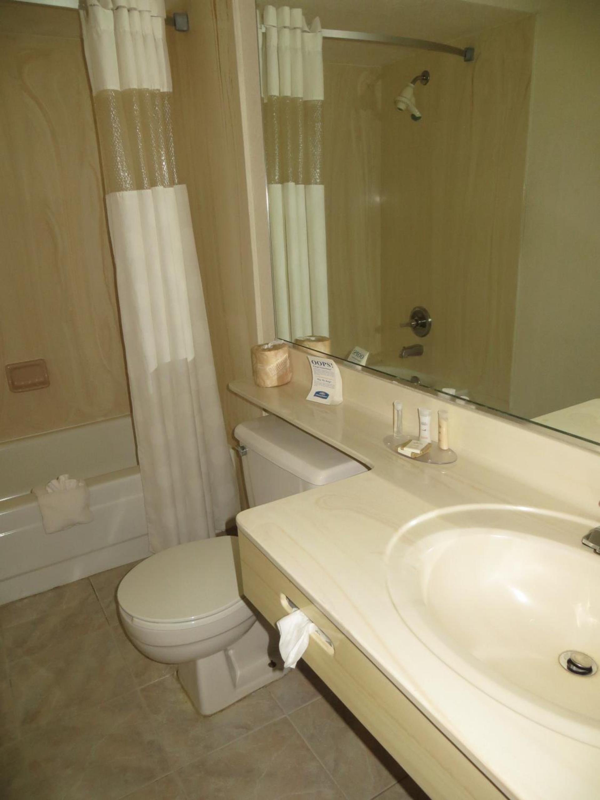 Howard Johnson by Wyndham Phoenix Airport/Downtown Area photo 22
