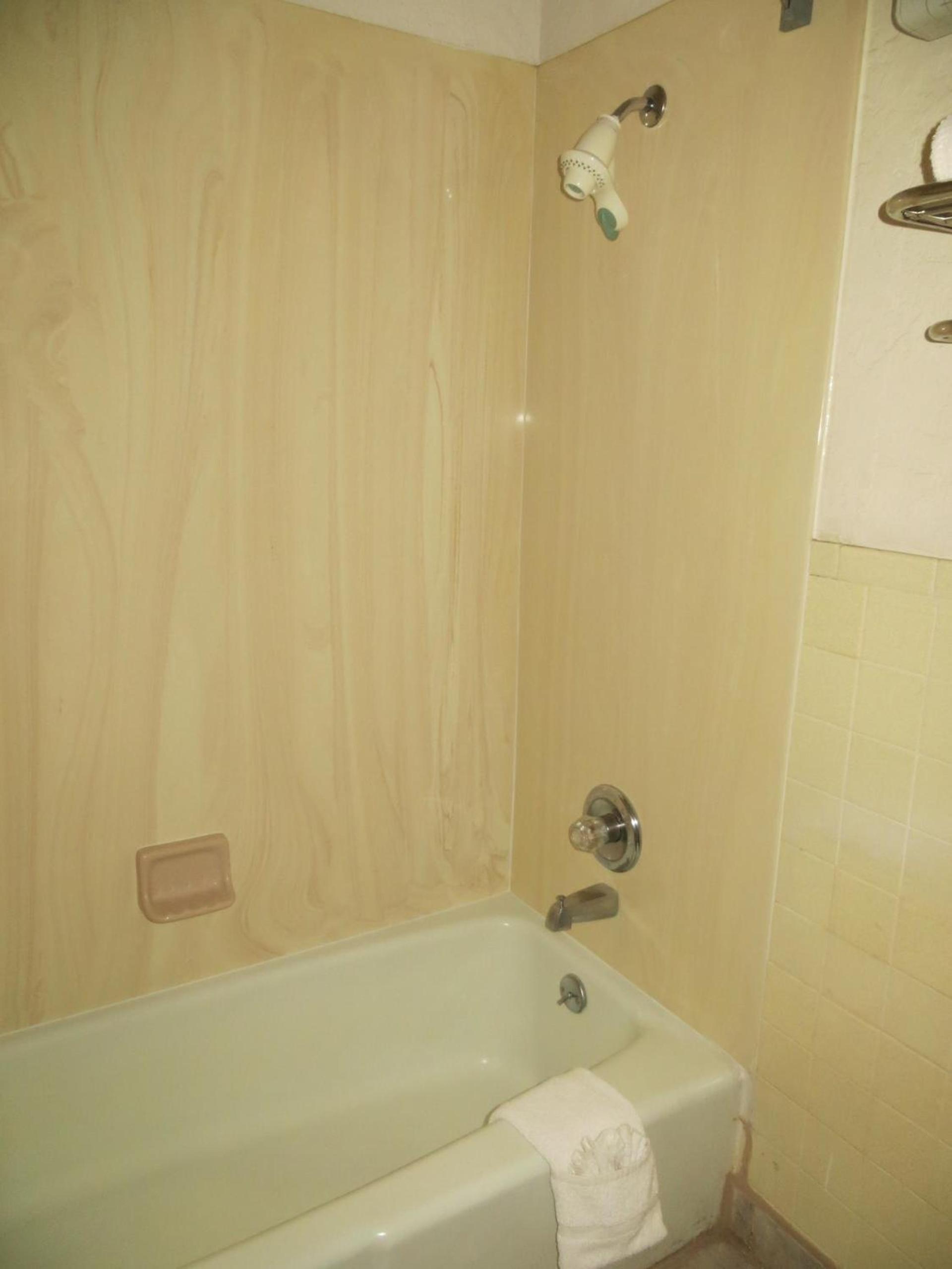 Howard Johnson by Wyndham Phoenix Airport/Downtown Area photo 29