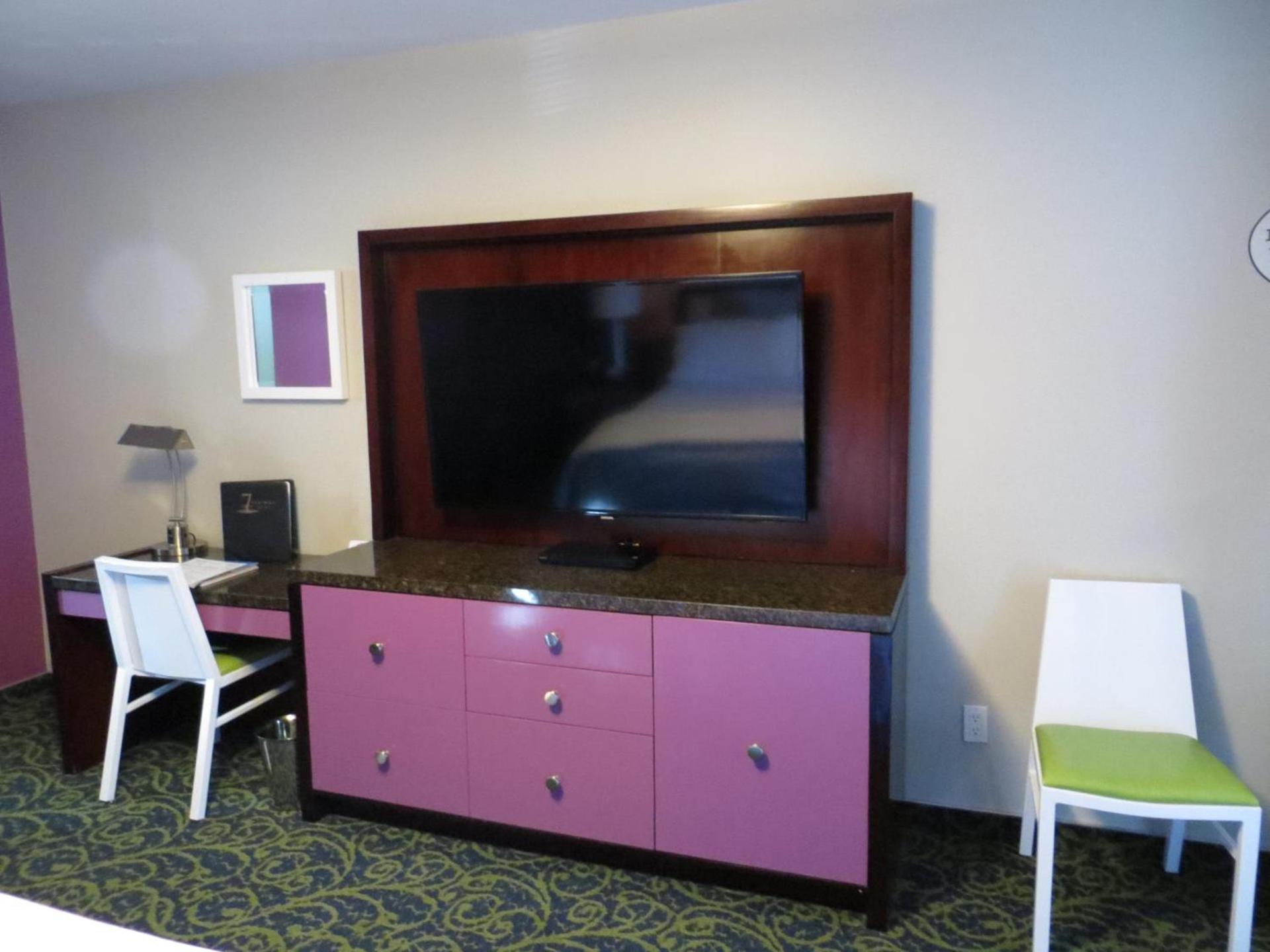 7 Springs Inn & Suites photo 26