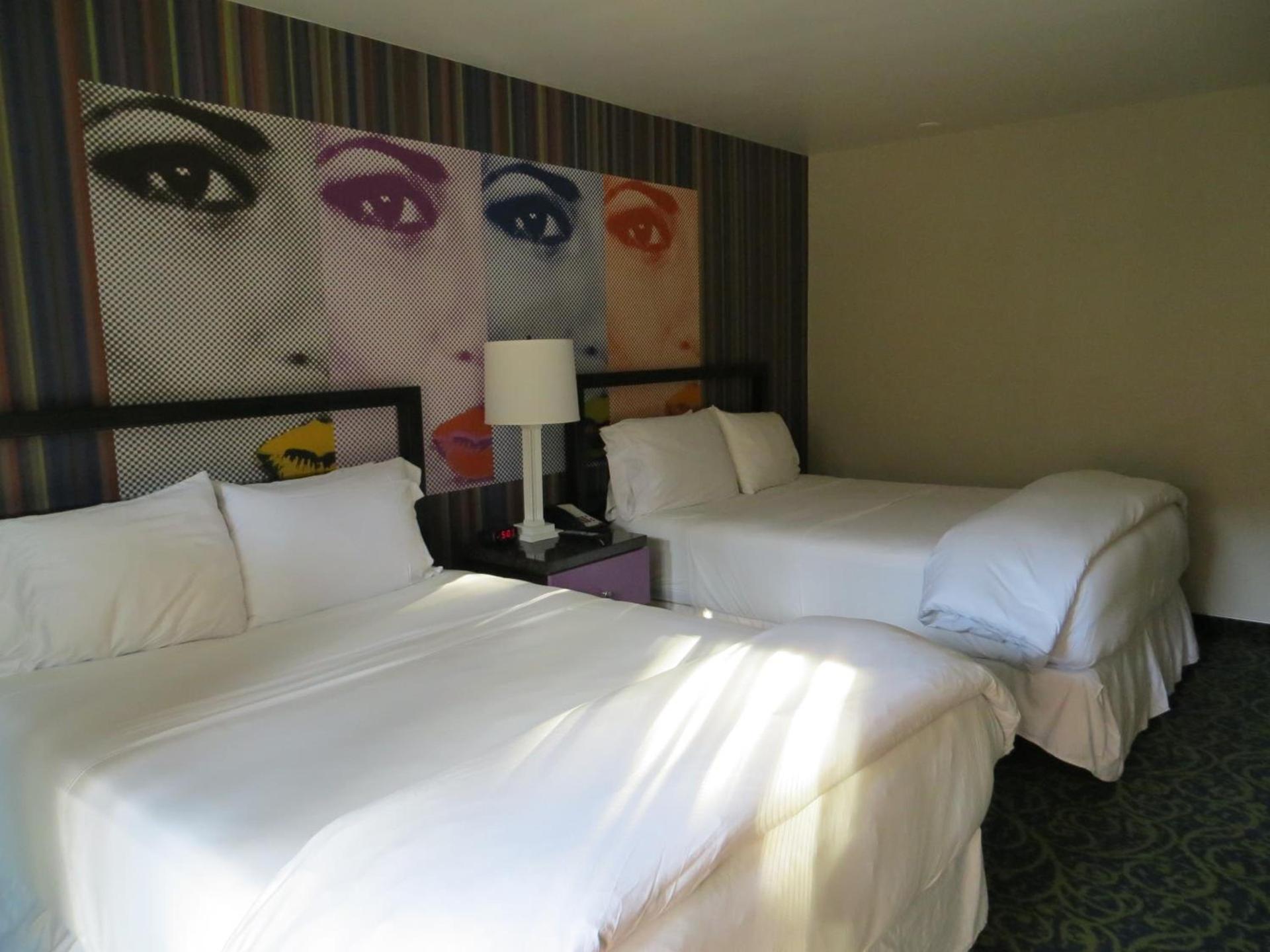 7 Springs Inn & Suites photo 25