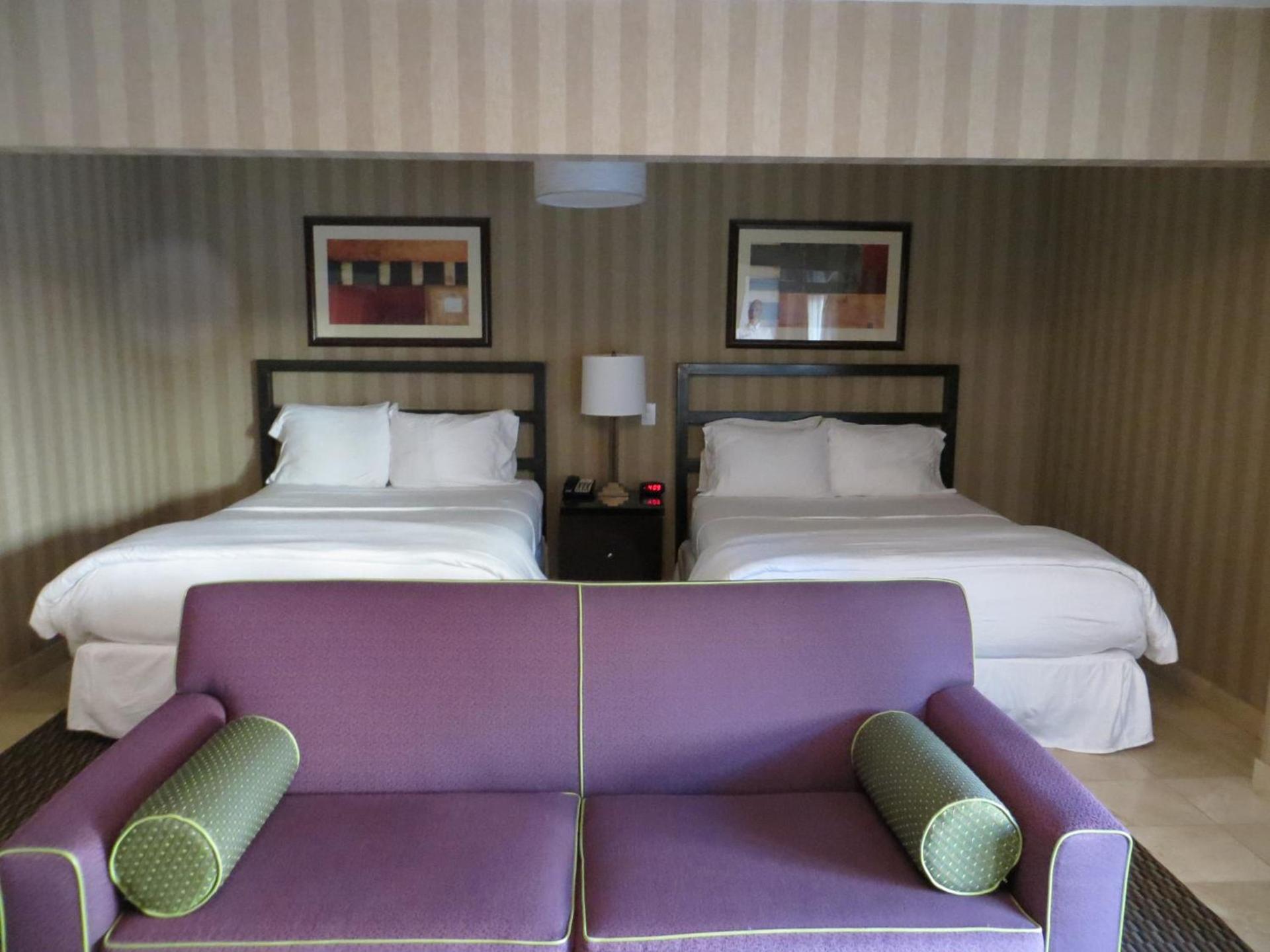 7 Springs Inn & Suites photo 11