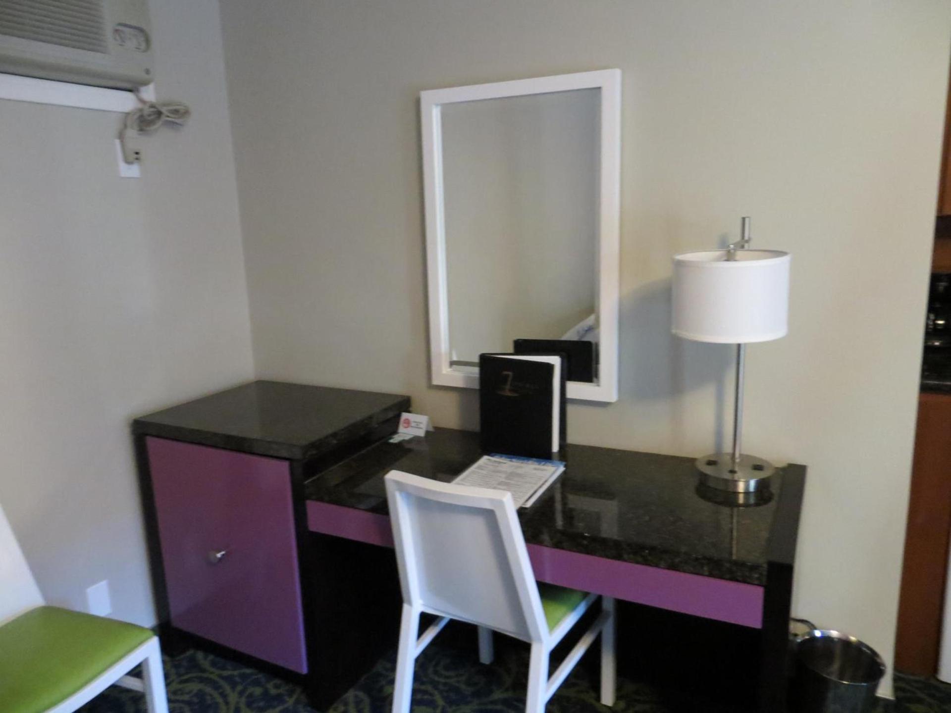 7 Springs Inn & Suites photo 12