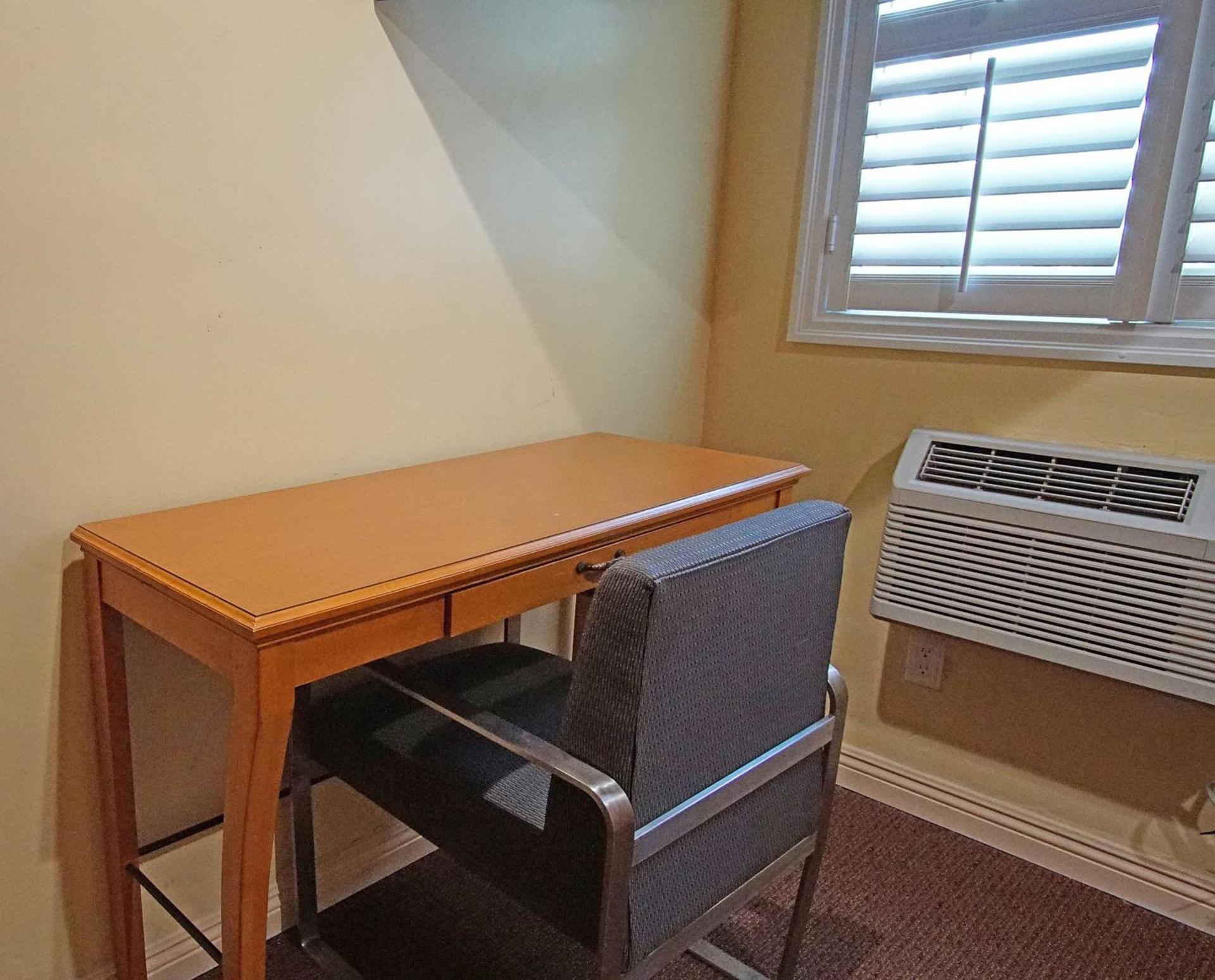 Rosa Bell Motel - Los Angeles photo 16