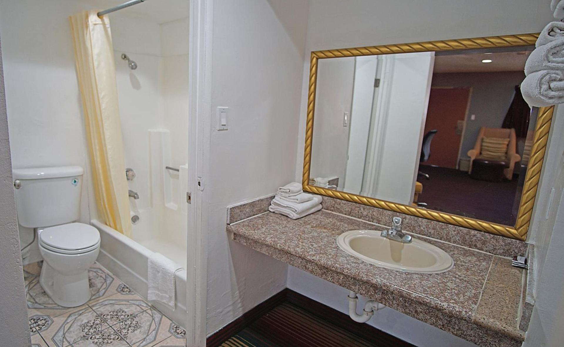 Los Angeles Inn & Suites - LAX photo 37