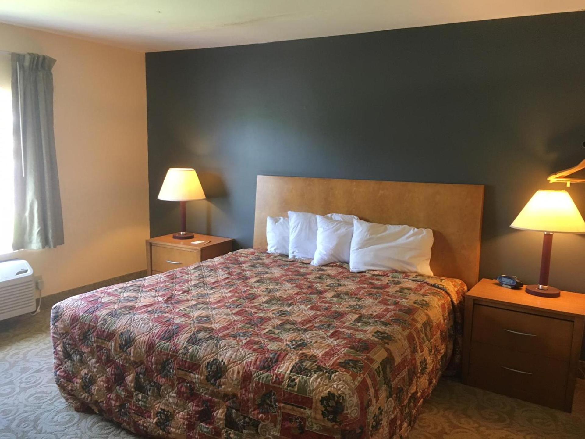 Deluxe Inn photo 14