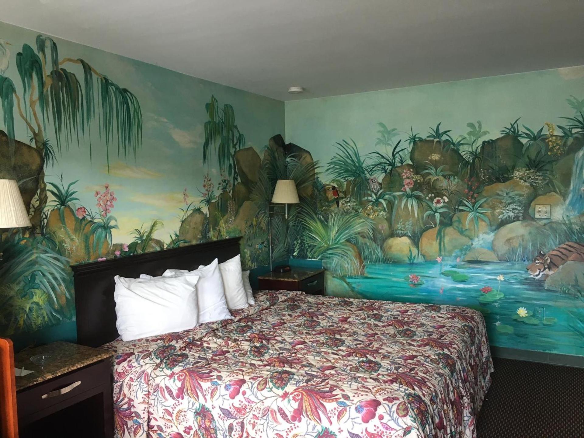 Deluxe Inn photo 12