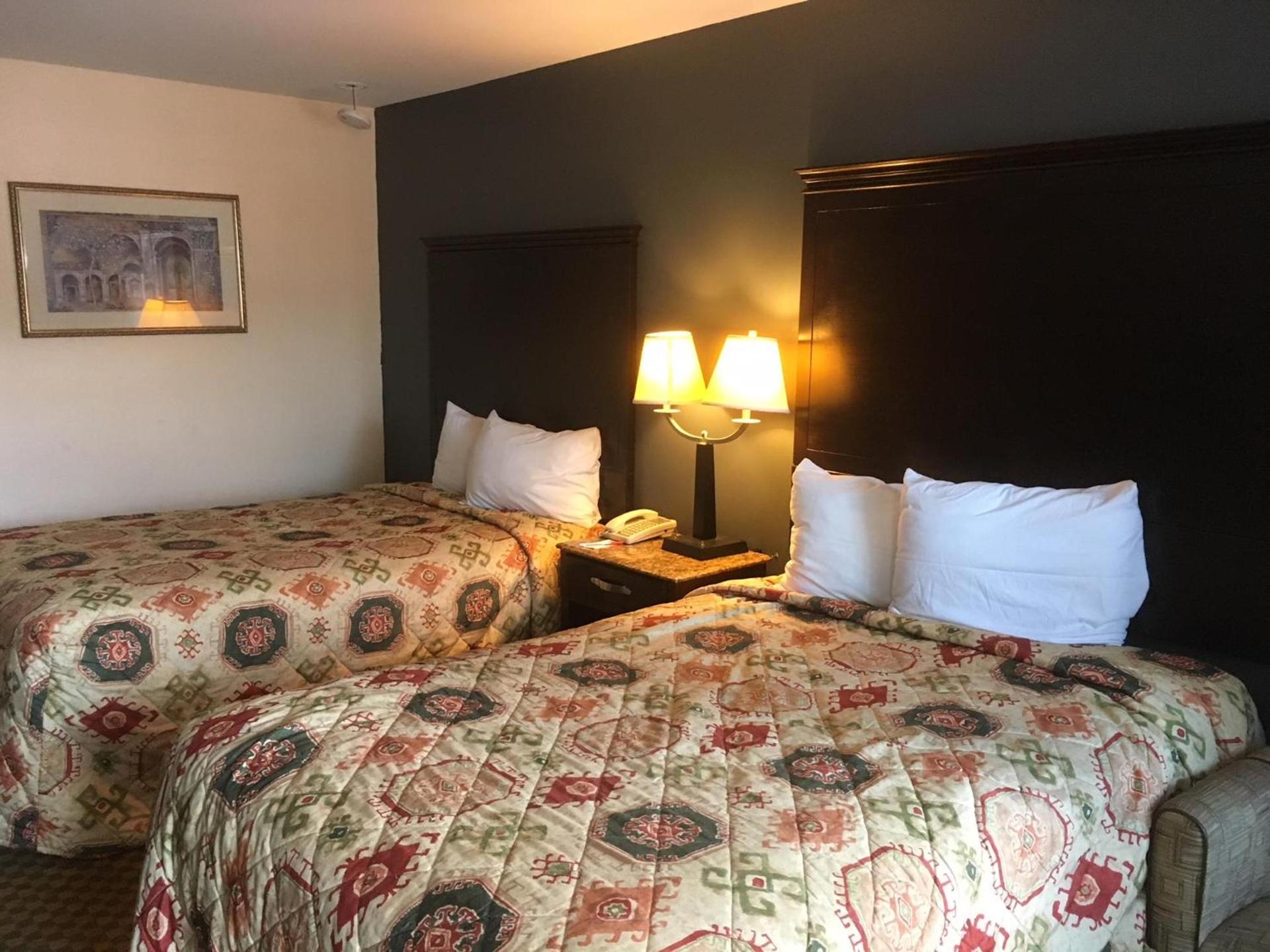 Deluxe Inn photo 9