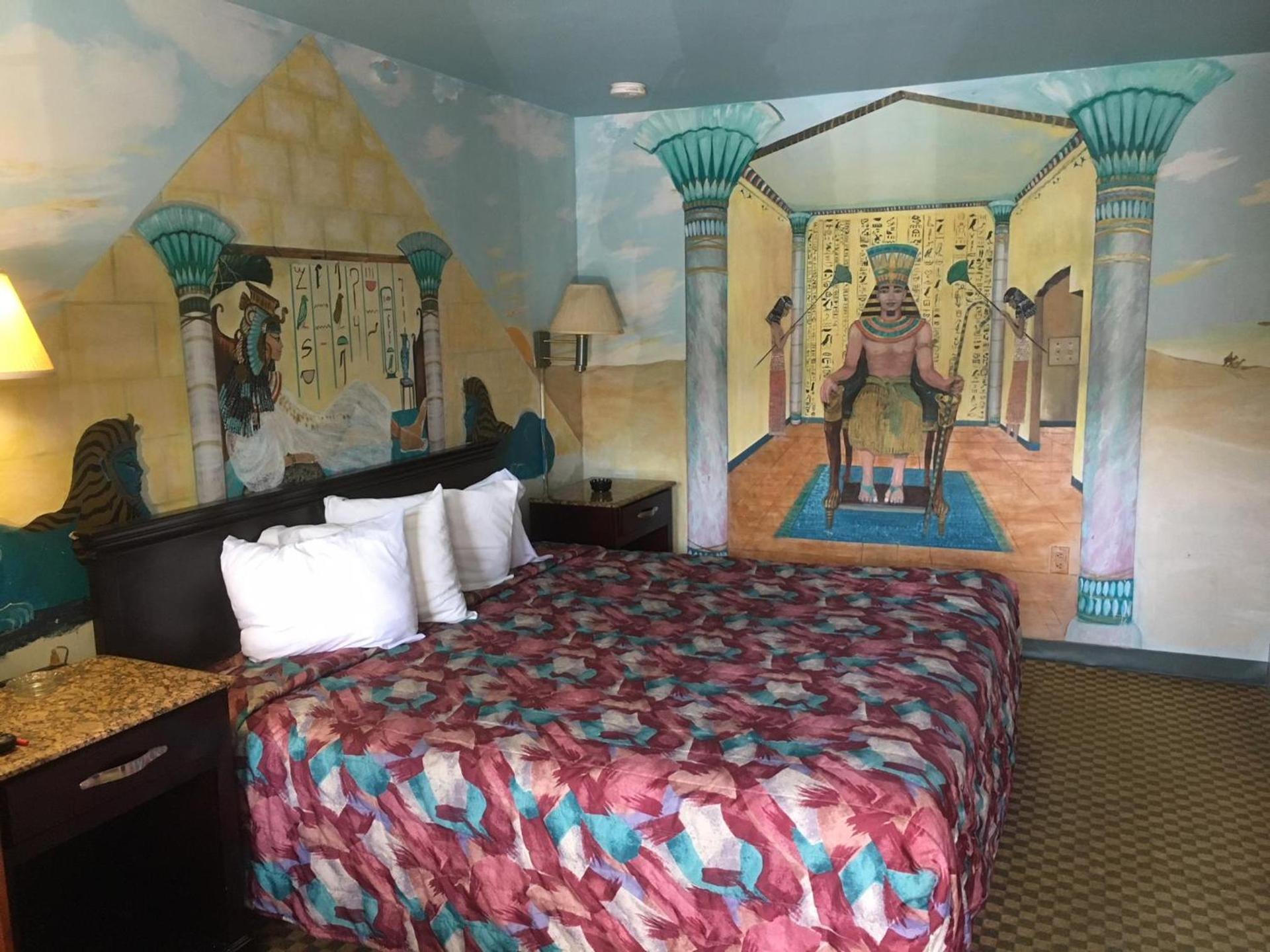 Deluxe Inn photo 8
